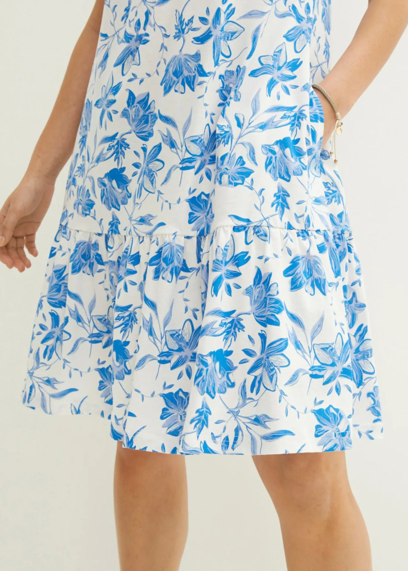 bonprix bonprix Vestido con volante, hasta la rodilla blanco/azur con flores Sale