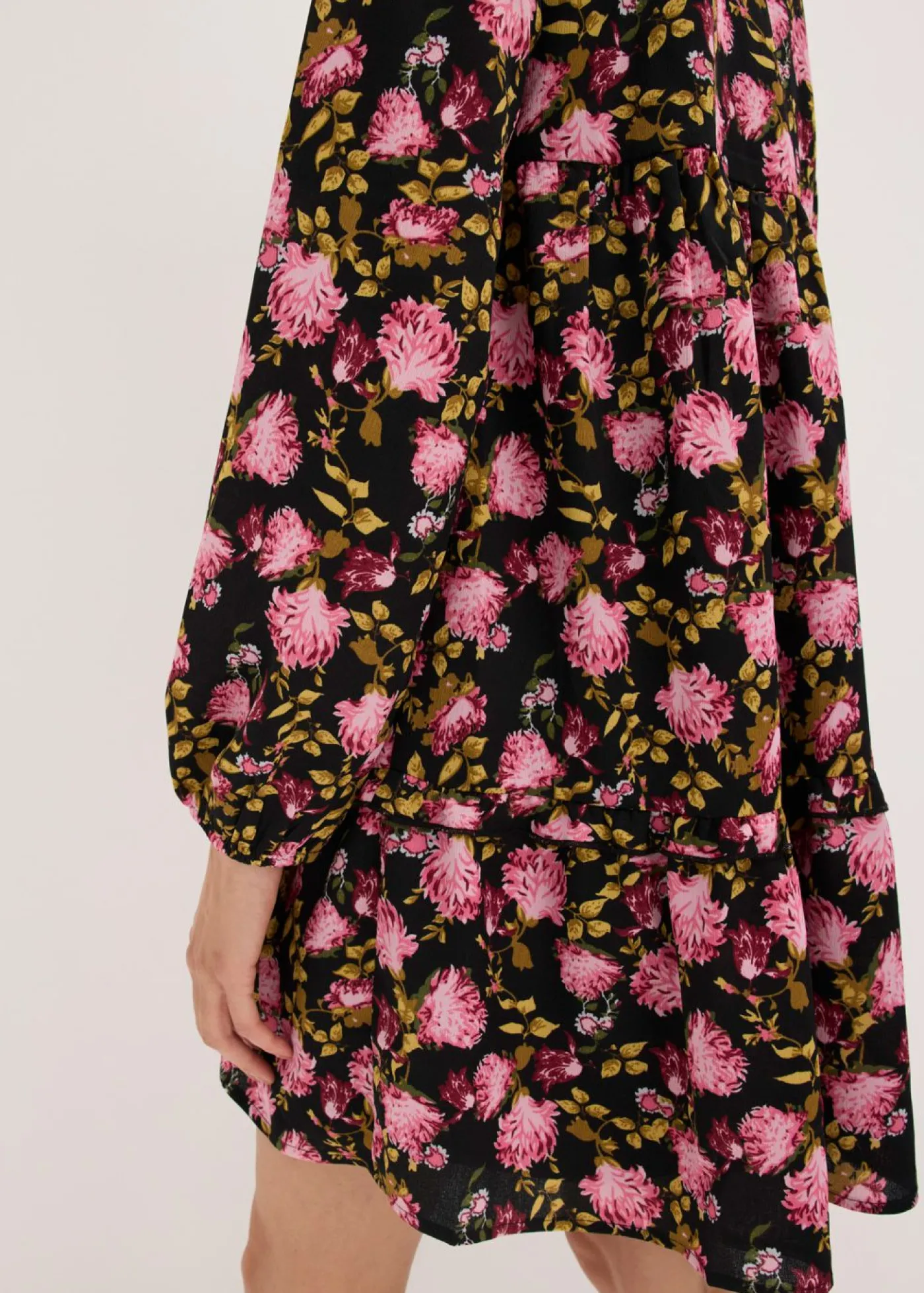 bonprix bonprix Vestido corto Negro con flores Sale