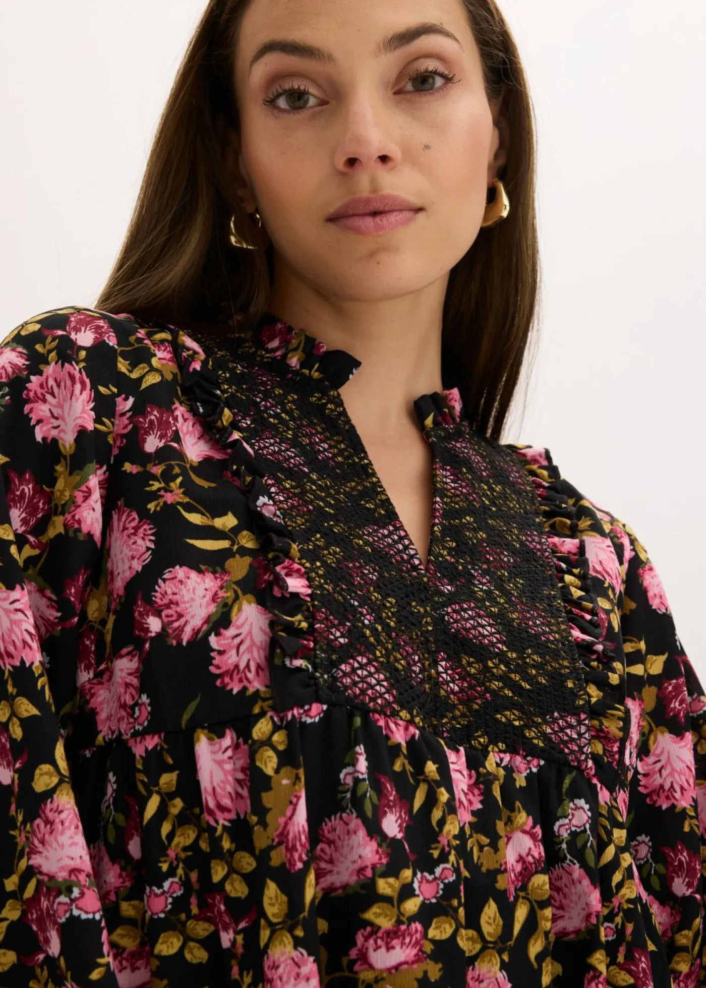 bonprix bonprix Vestido corto Negro con flores Sale