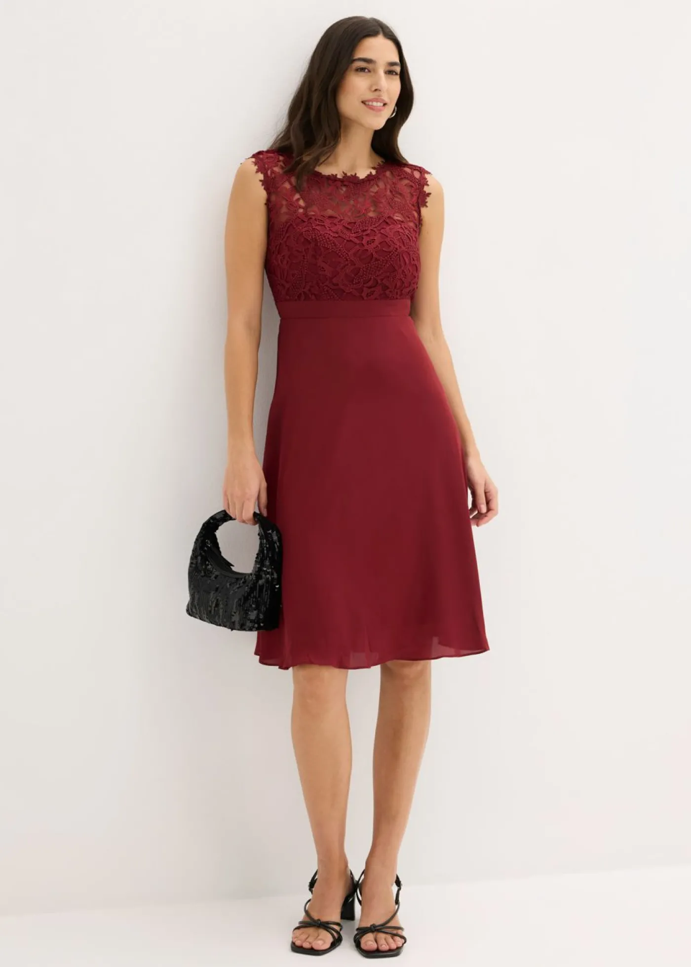 bonprix bonprix Vestido corto con encaje Rojo rubí Clearance