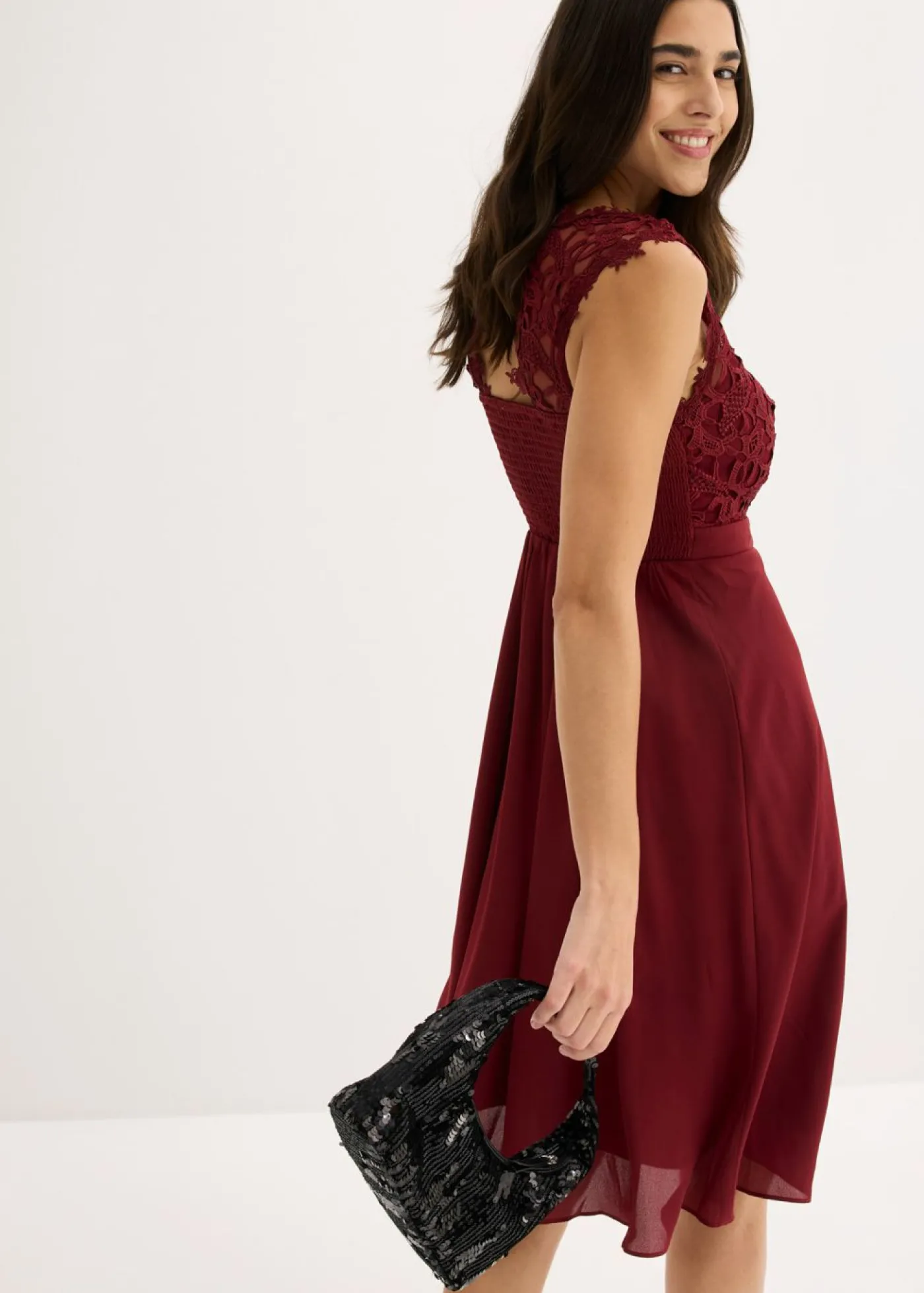 bonprix bonprix Vestido corto con encaje Rojo rubí Clearance