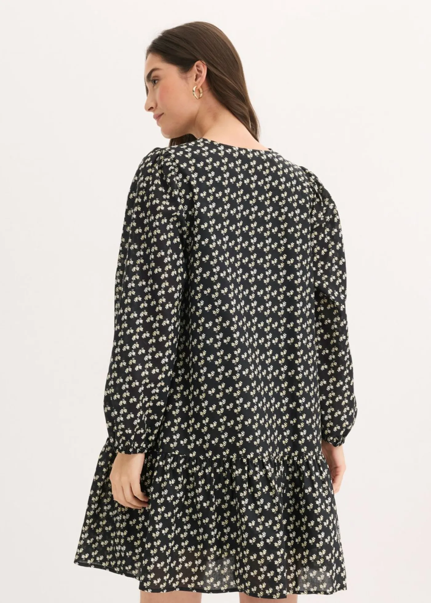 bonprix bonprix Vestido corto con estructura arrugada Negro de flores