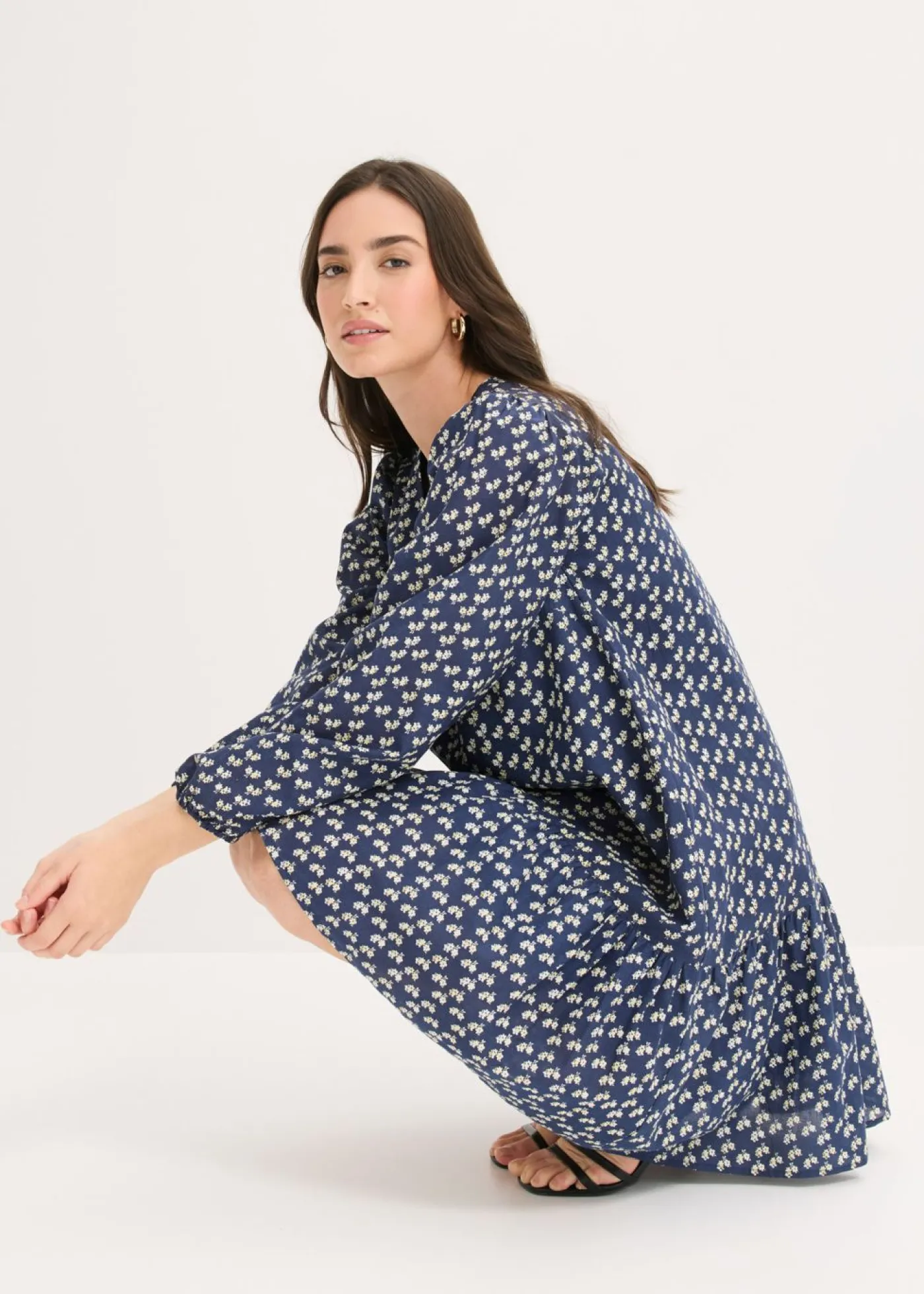 bonprix bonprix Vestido corto con estructura arrugada Azul marino de flores Outlet