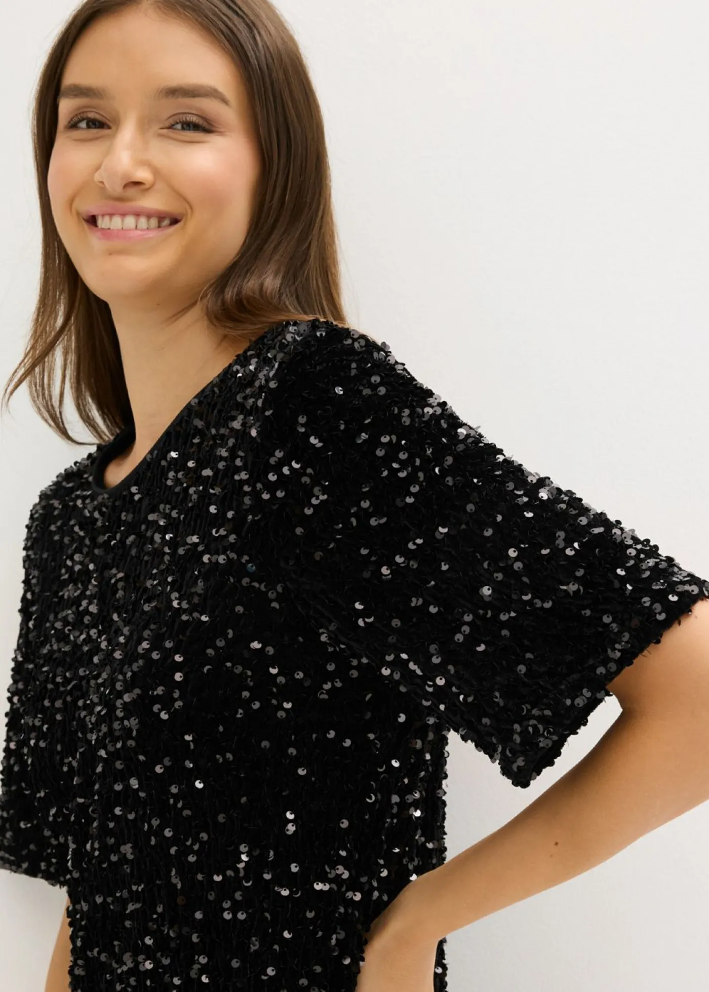 bonprix bonprix Vestido corto con lentejuelas Negro Hot