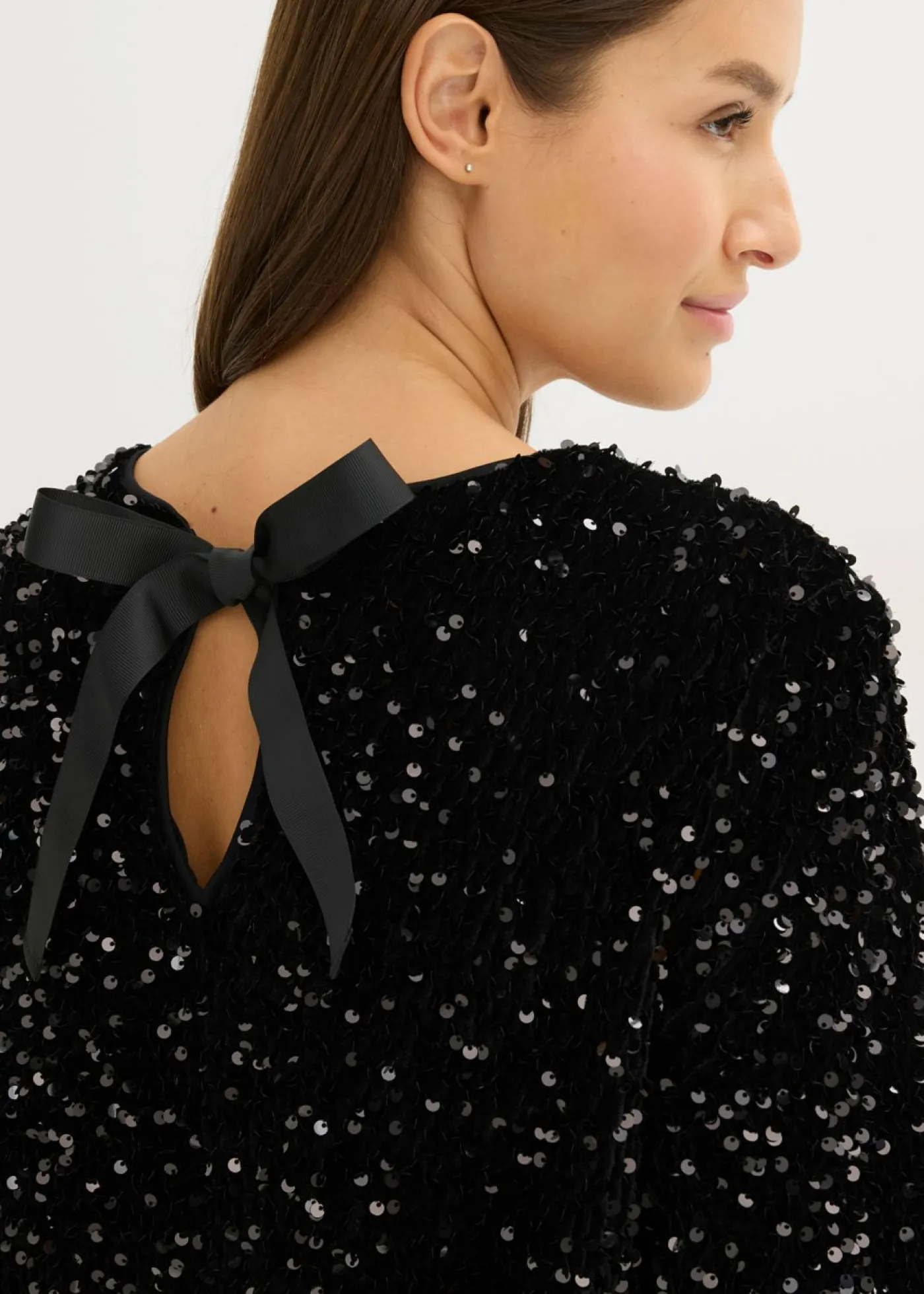 bonprix bonprix Vestido corto con lentejuelas Negro Hot