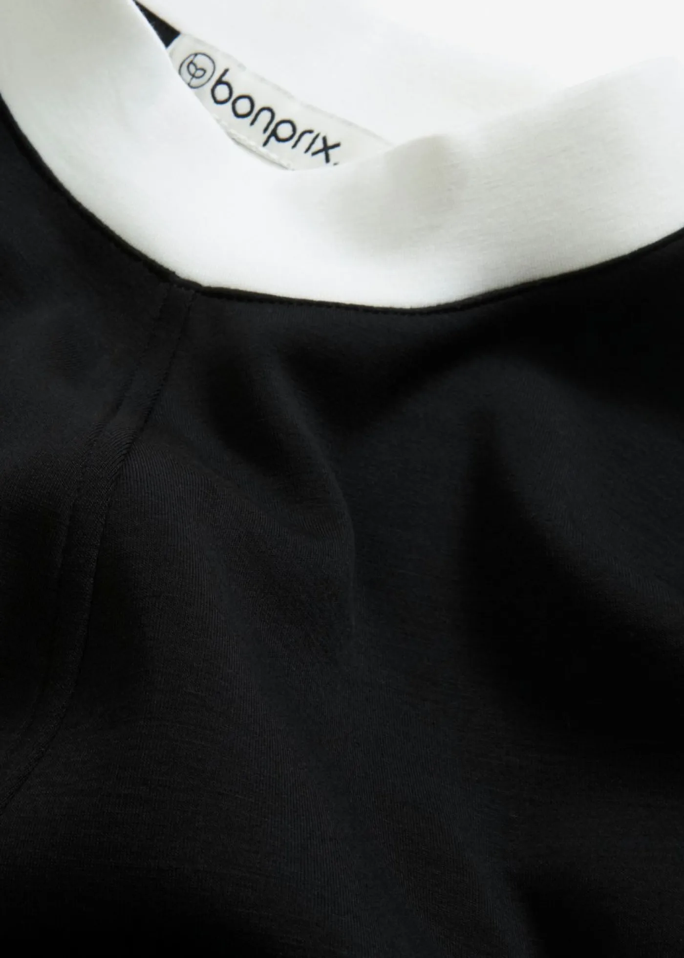 bonprix bonprix Vestido corto de neopreno con cuello alto Negro-blanco lana New