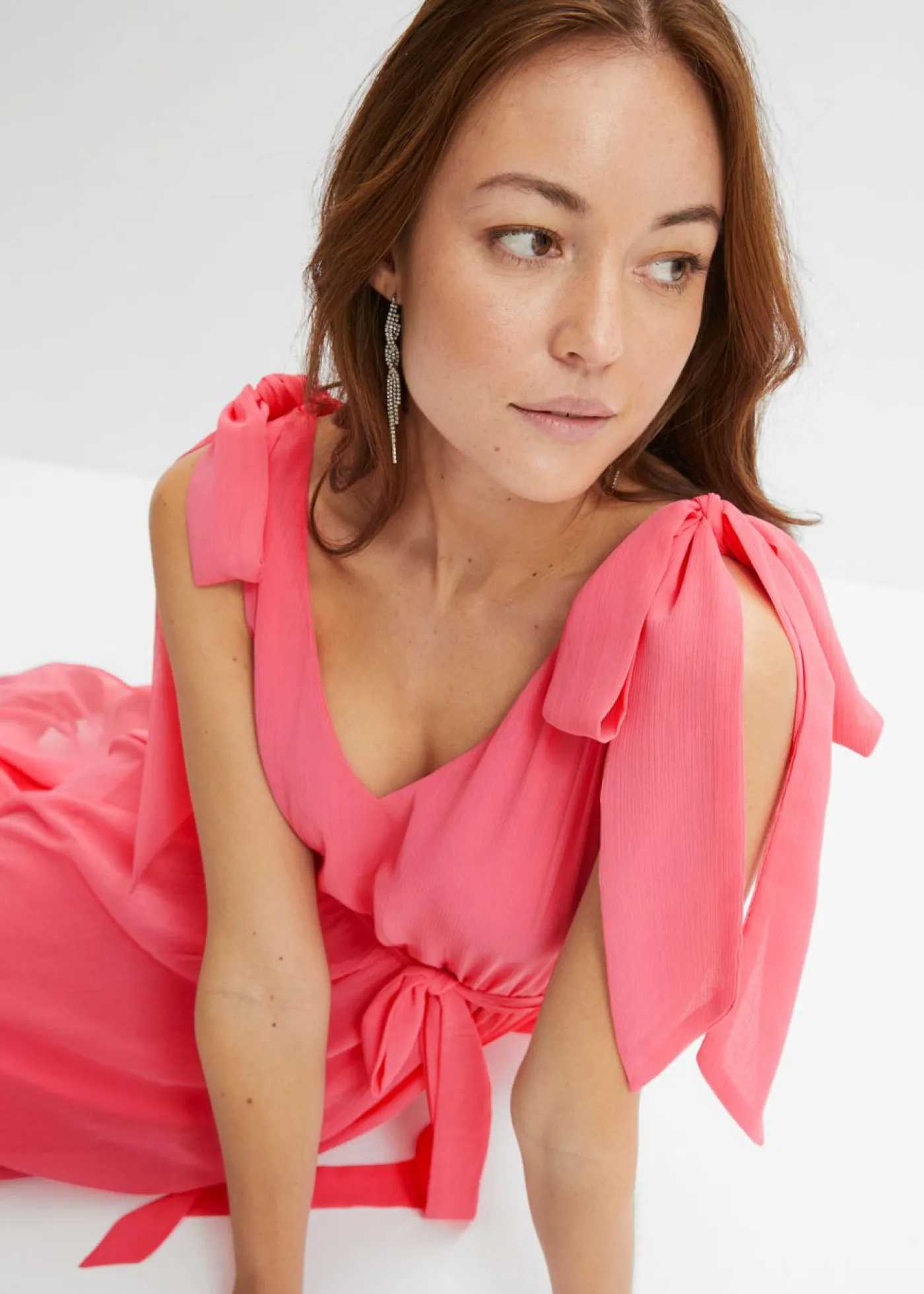 bonprix bonprix Vestido de gasa con detalles de lazo rosa caliente Hot