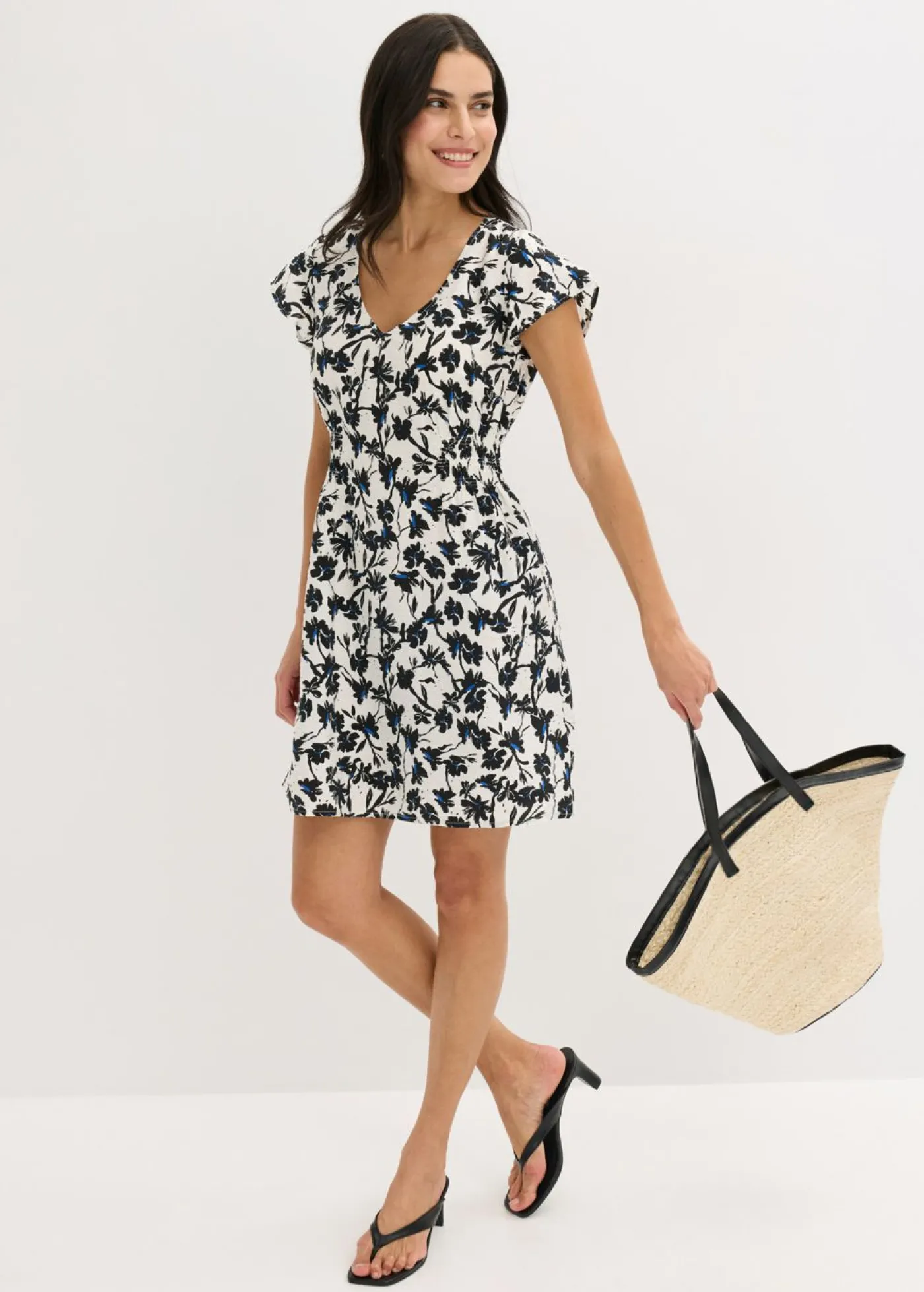 bonprix bonprix Vestido de material estructurado con mangas de murciélago Blanco lana-negro