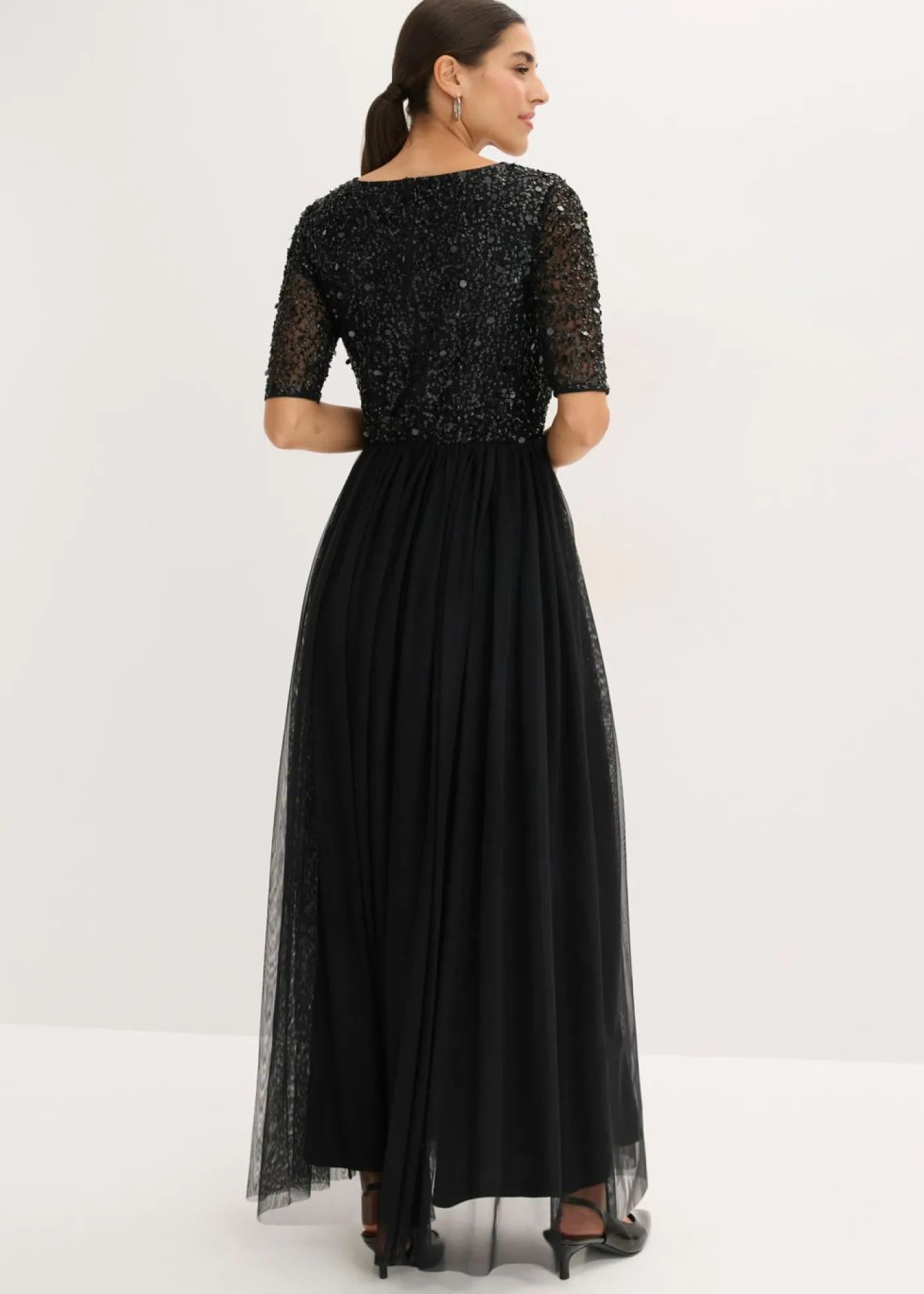 bonprix bonprix Vestido de noche de tul delicado con bordado de lentejuelas Negro Sale