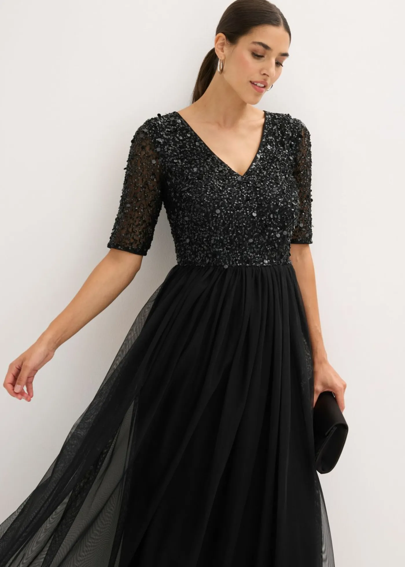 bonprix bonprix Vestido de noche de tul delicado con bordado de lentejuelas Negro Sale