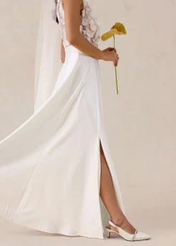 bonprix bonprix Vestido de novia de satén brillante con aplicaciones de flores Blanco lana Discount