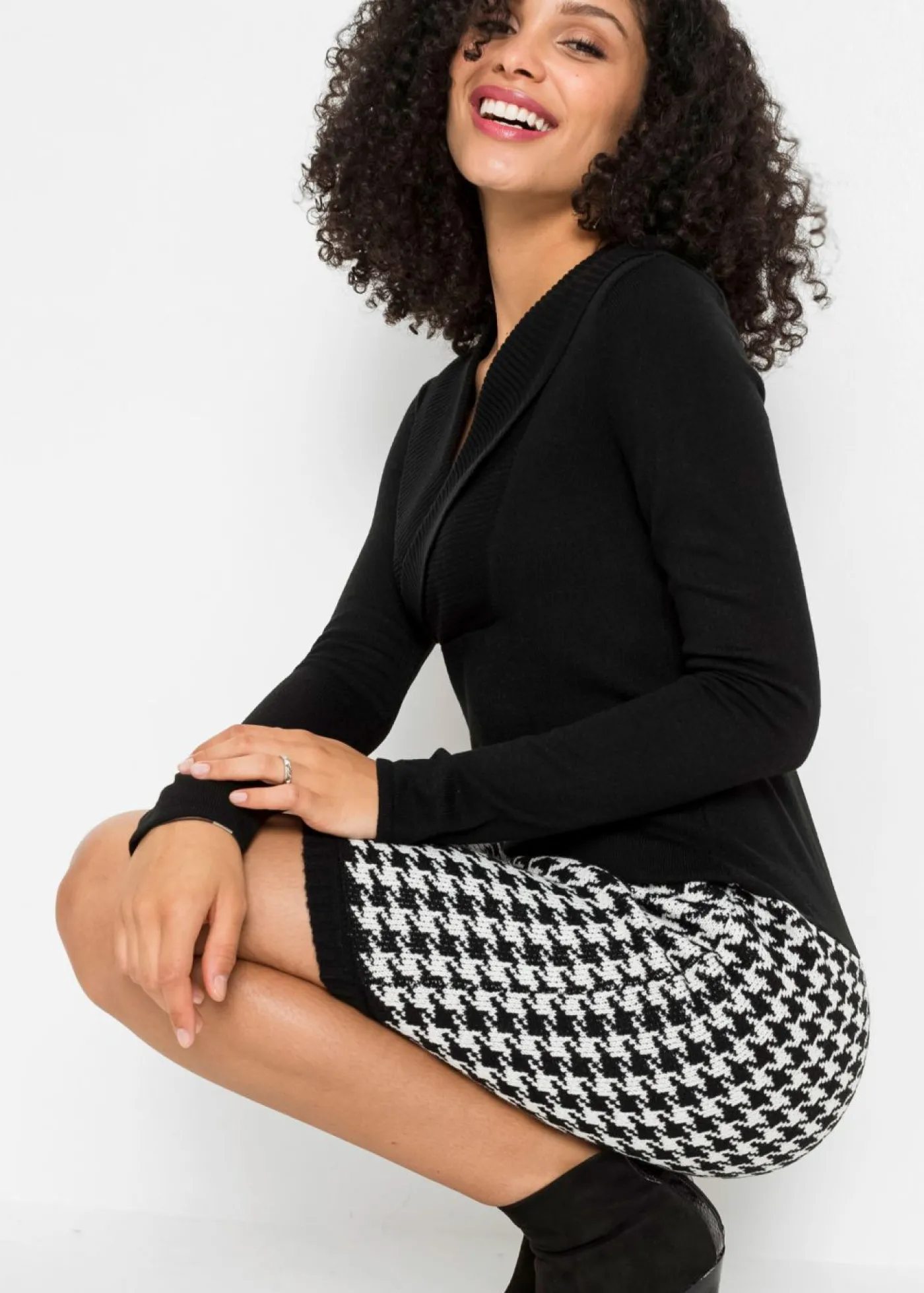 bonprix bonprix Vestido de punto Negro-Blanco lana con estampado gráfico Hot