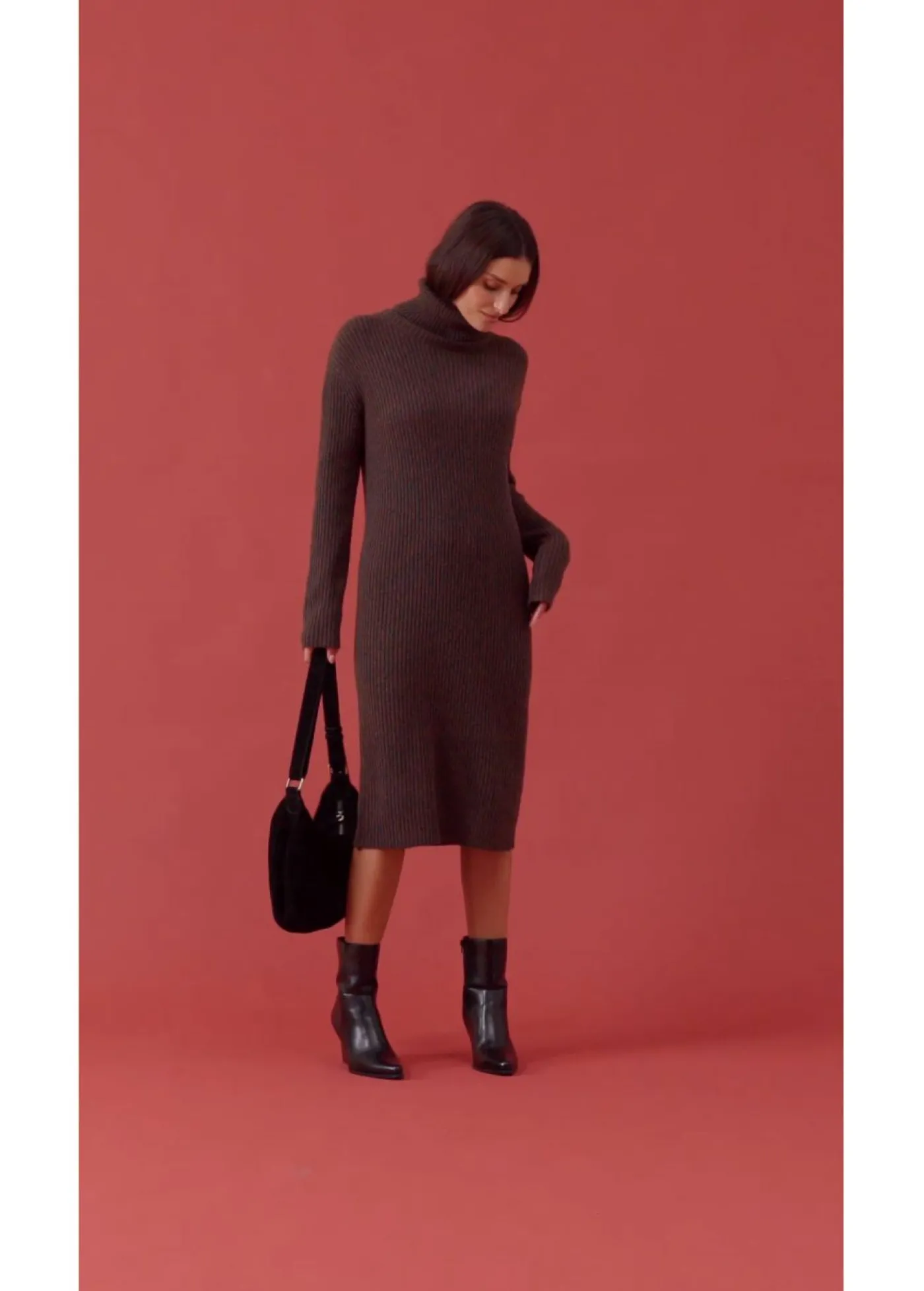 bonprix bonprix Vestido de punto acanalado con cuello vuelto marrón arcilla Online