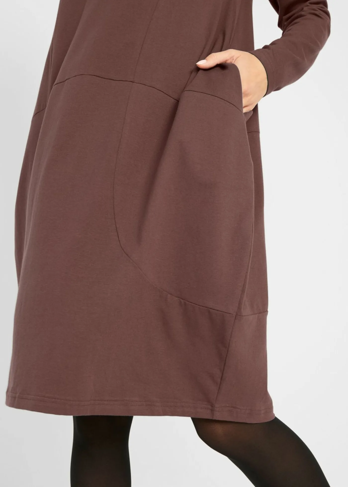 bonprix bonprix Vestido de punto con forma en O Marrón tierra Discount