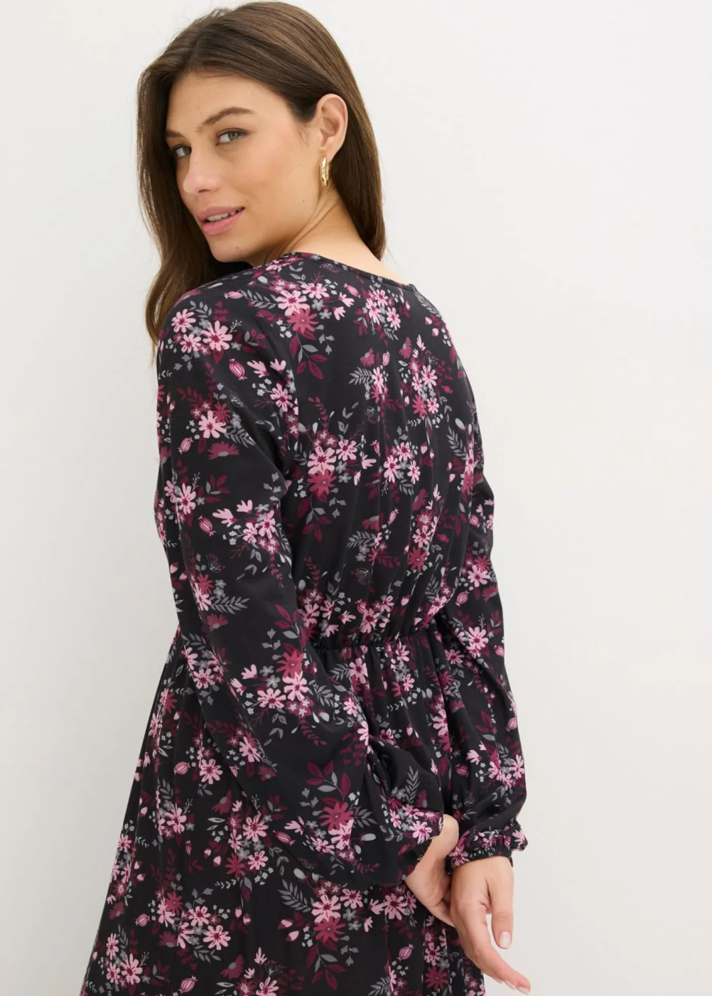 bonprix bonprix Vestido de punto con mangas abullonadas Negro con flores