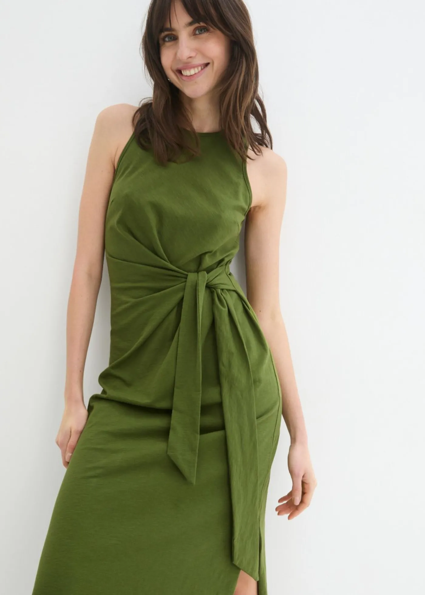 bonprix bonprix Vestido de punto con nudo Musgo oscuro Hot