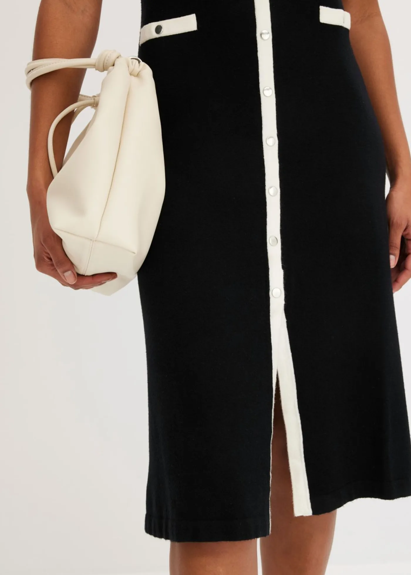 bonprix bonprix Vestido de punto con viscosa Negro-blanco lana New