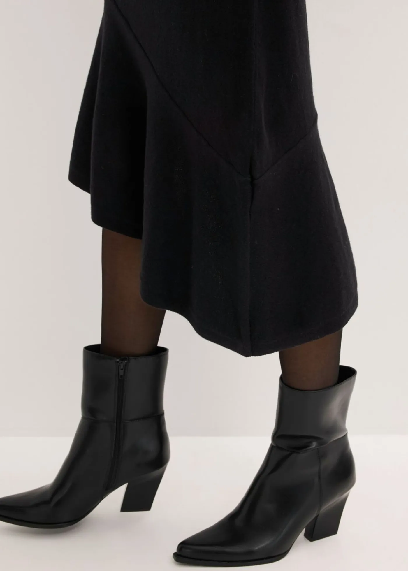 bonprix bonprix Vestido de punto de algodón y cachemir con dobladillo asimétrico Negro Sale
