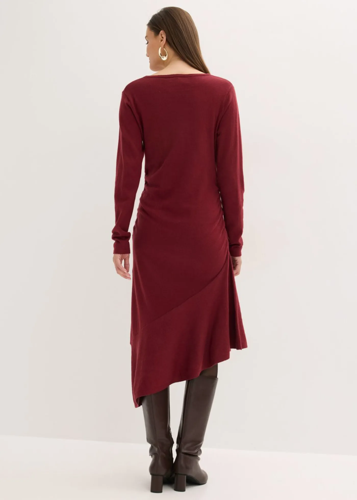 bonprix bonprix Vestido de punto de algodón y cachemir con dobladillo asimétrico Rojo rubí Outlet