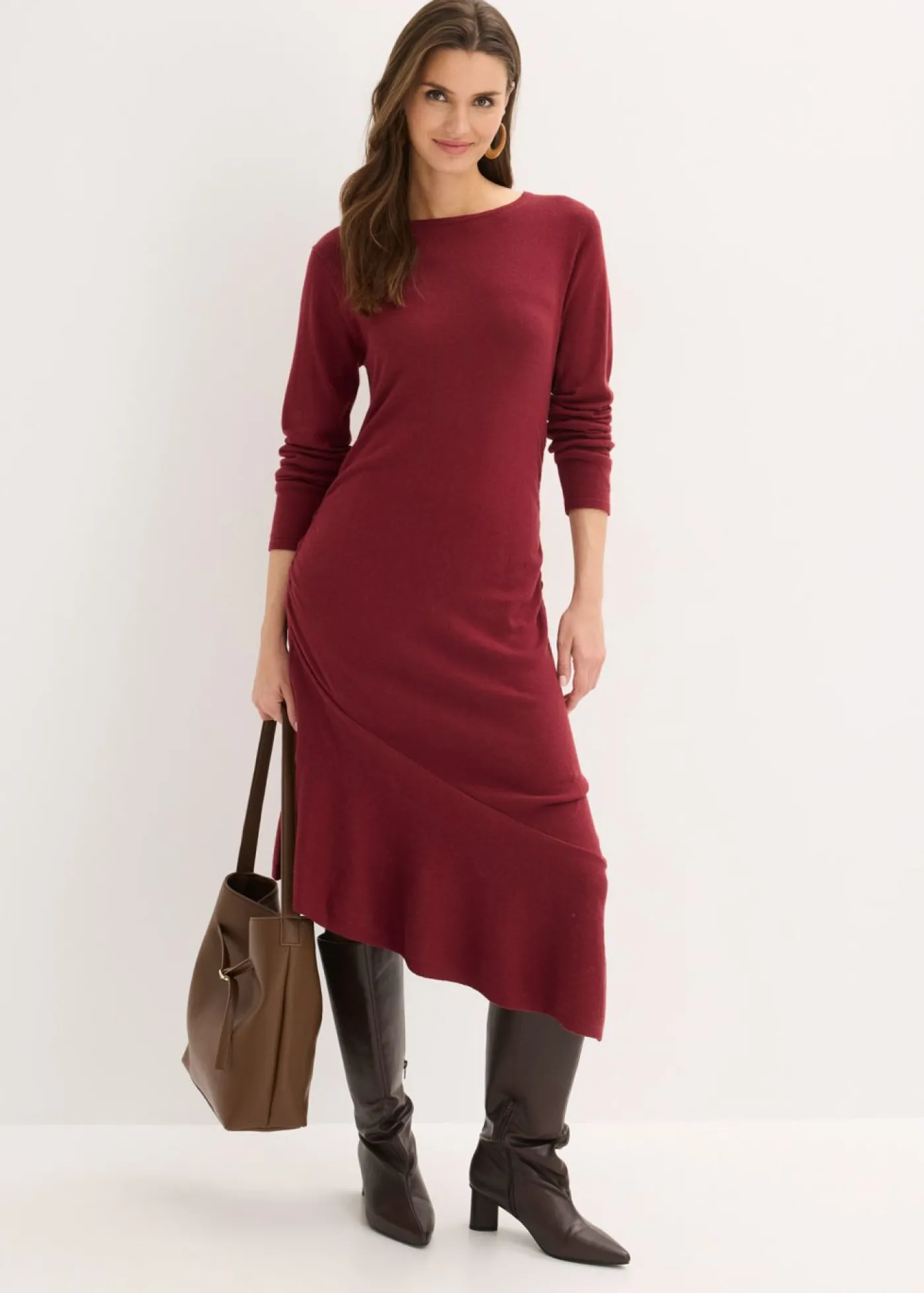 bonprix bonprix Vestido de punto de algodón y cachemir con dobladillo asimétrico Rojo rubí Outlet