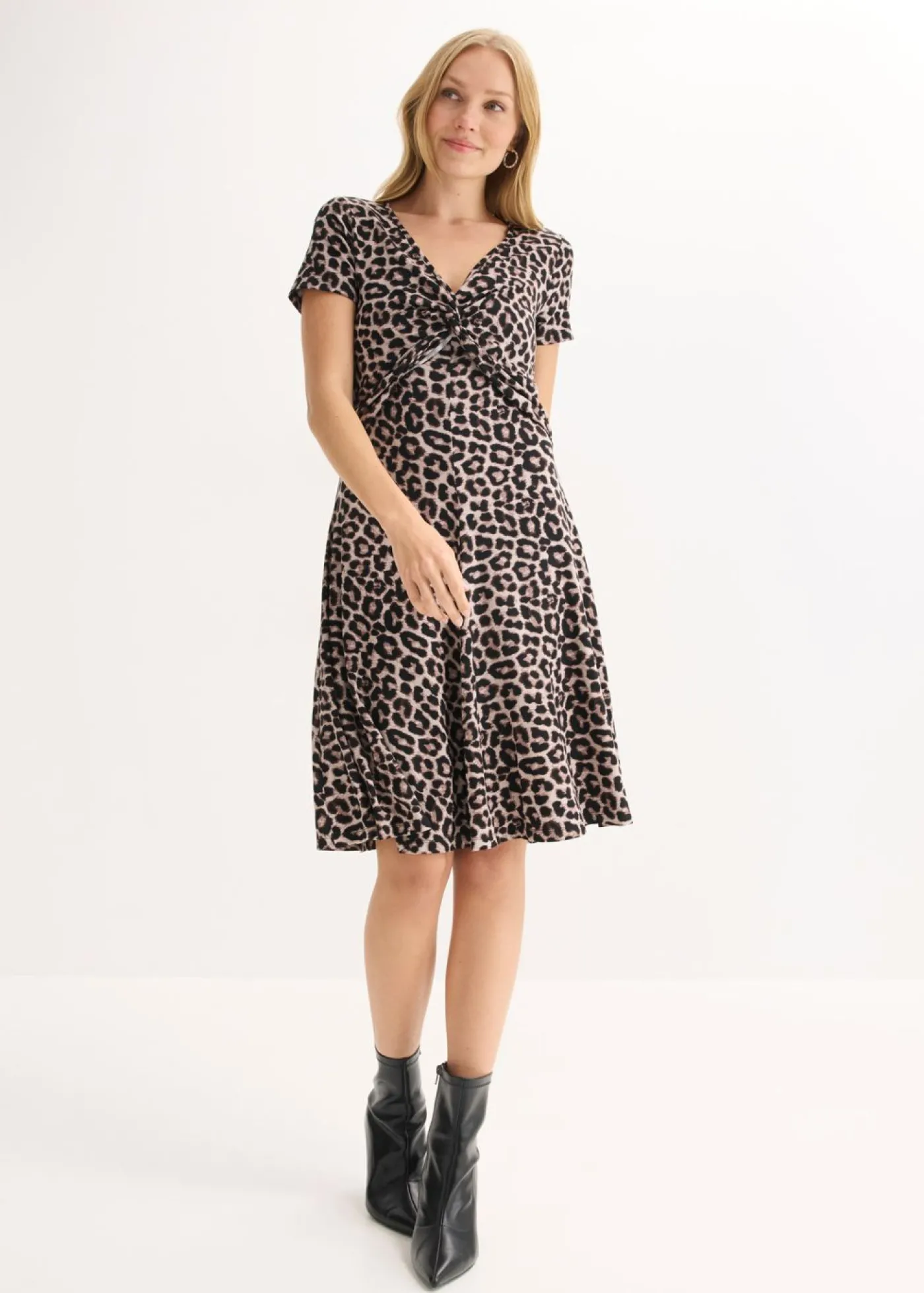 bonprix bonprix Vestido de punto de mezcla de viscosa Beige con estampado de leopardo