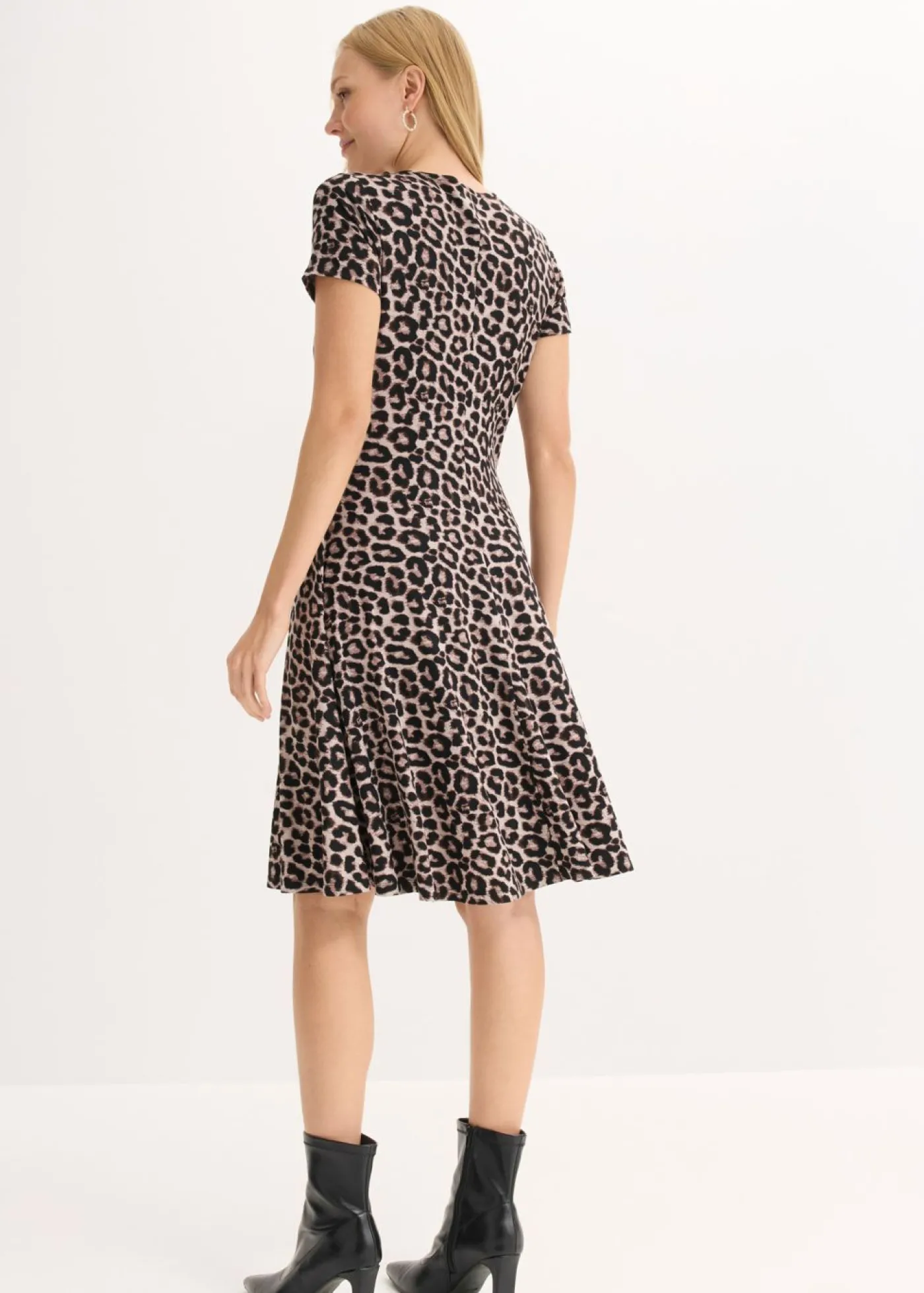 bonprix bonprix Vestido de punto de mezcla de viscosa Beige con estampado de leopardo