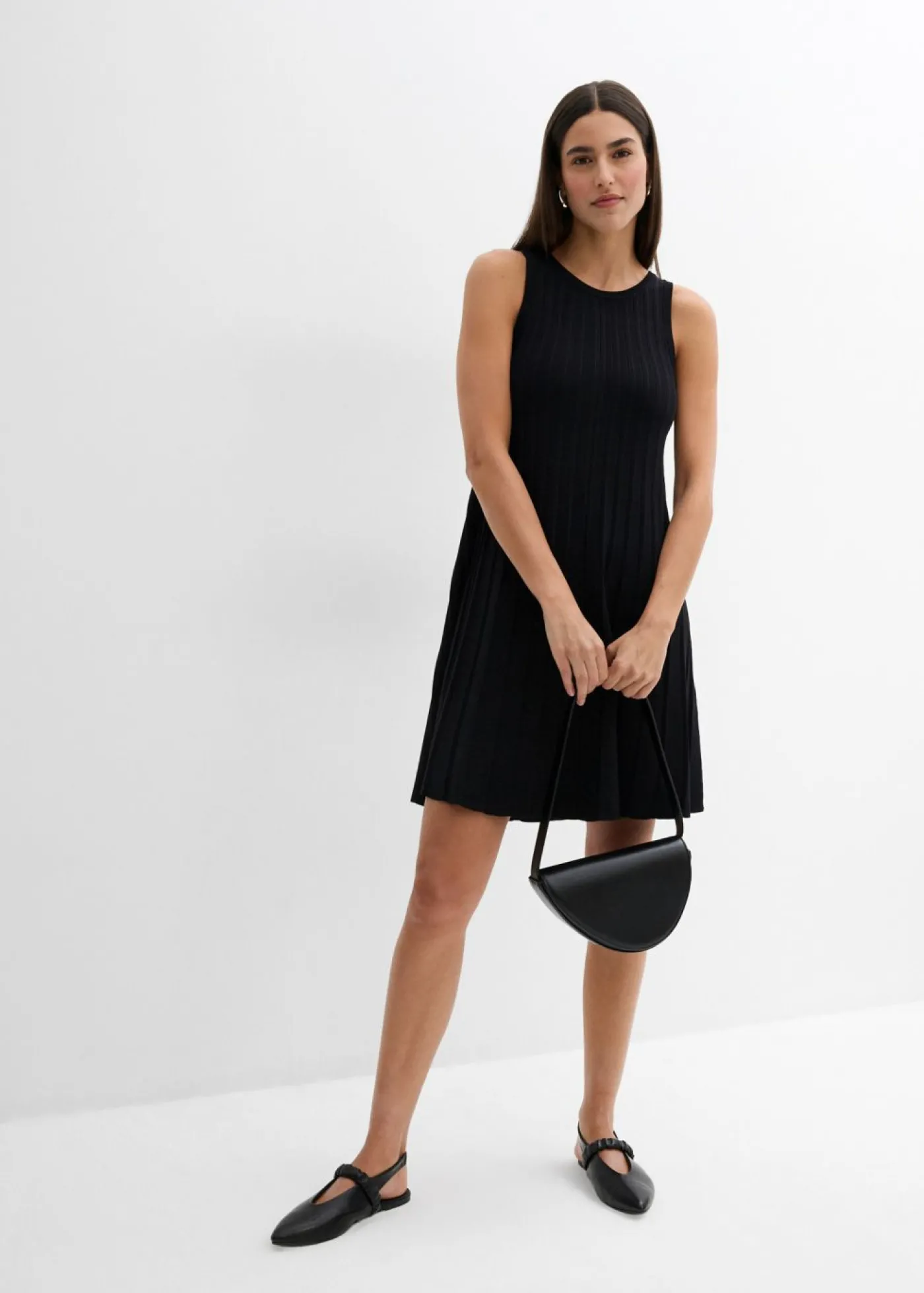 bonprix bonprix Vestido de punto de mezcla de viscosa con línea en A Negro Outlet
