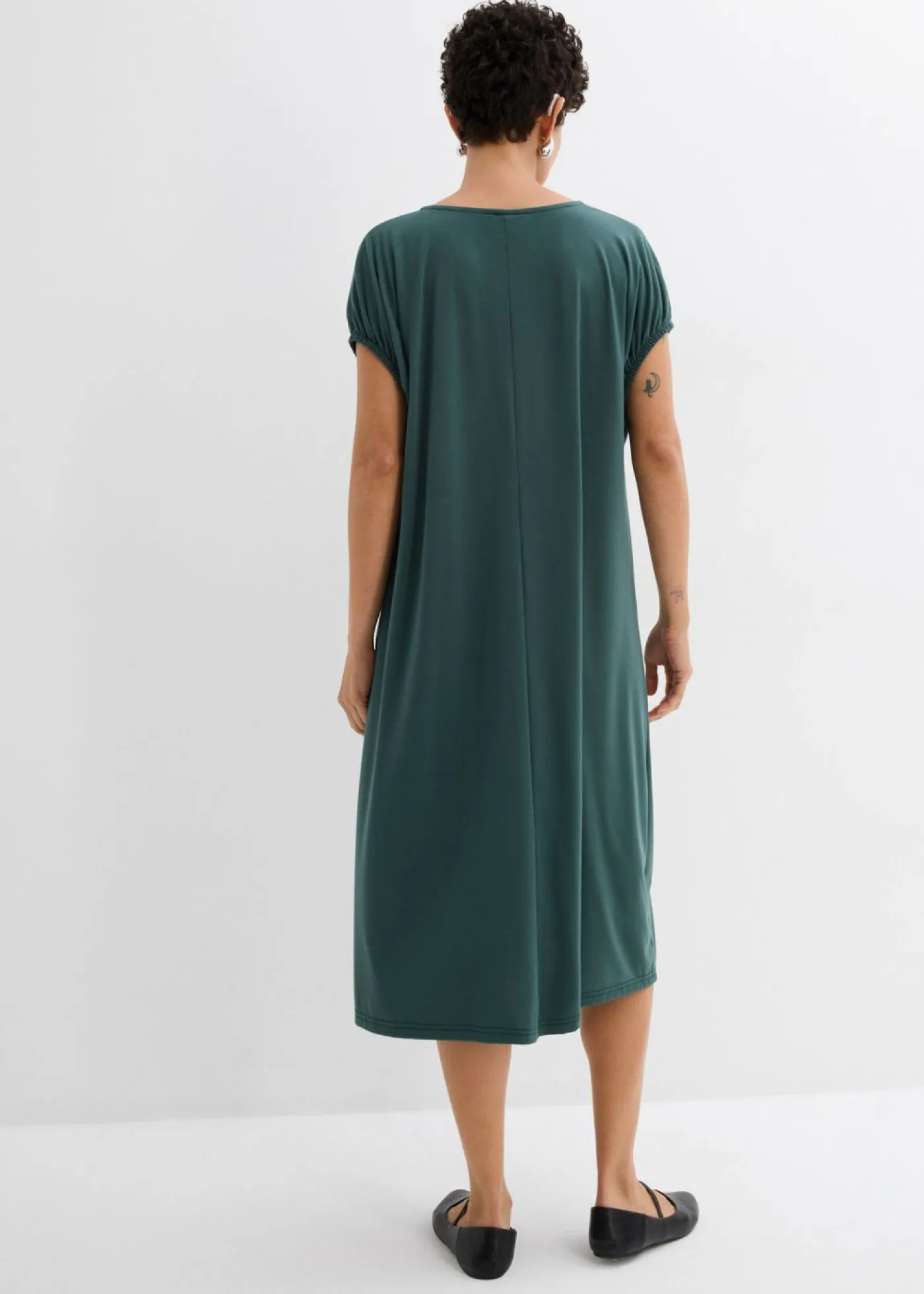bonprix bonprix Vestido de punto de mezcla de viscosa con escote en V verde sombra Sale