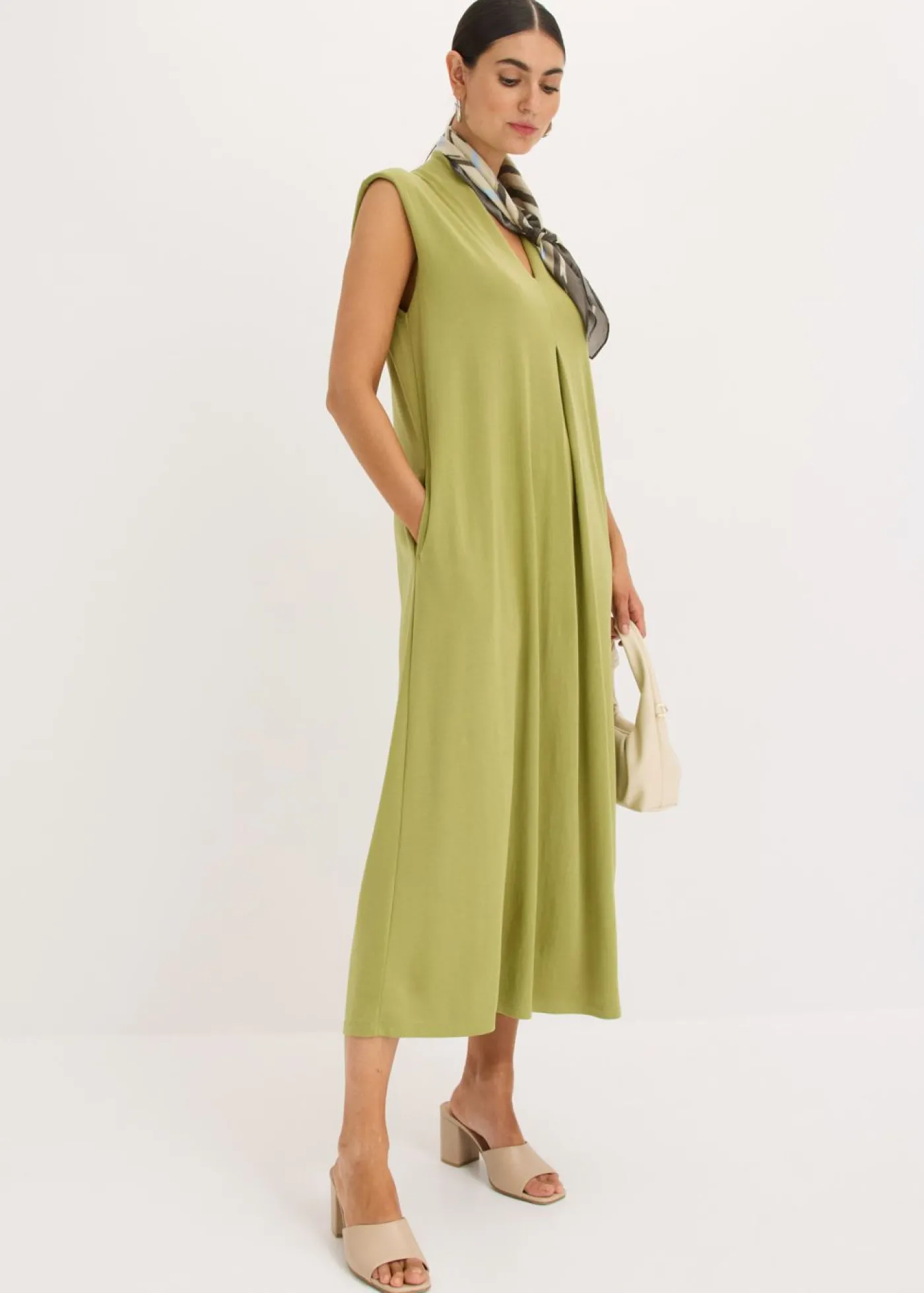 bonprix bonprix Vestido de punto de piqué de viscosa con hombreras Verde oliva-dorado Sale