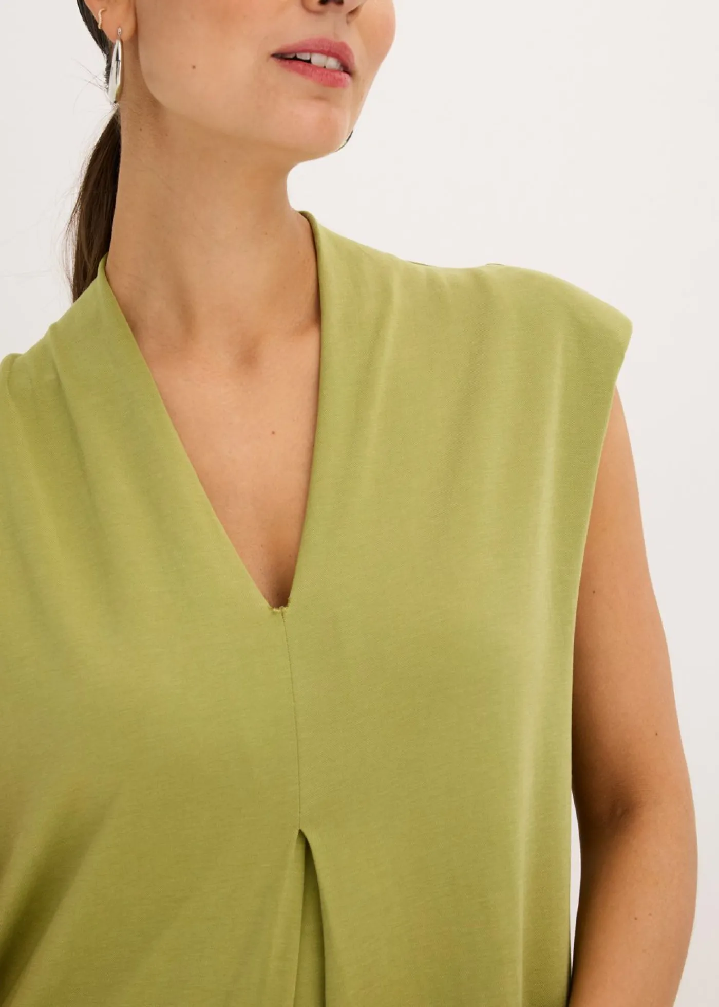 bonprix bonprix Vestido de punto de piqué de viscosa con hombreras Verde oliva-dorado Sale