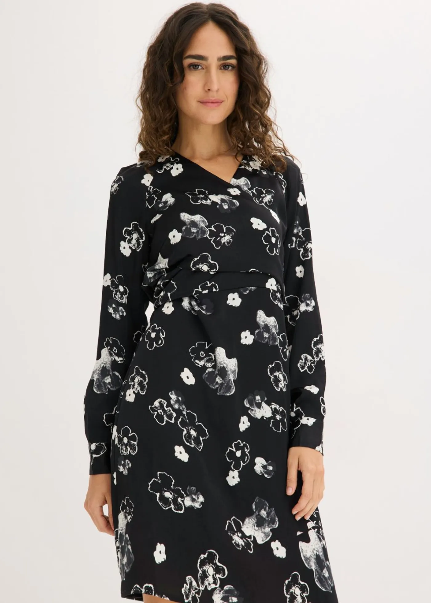 bonprix bonprix Vestido de satén fluido Negro-blanco Clearance
