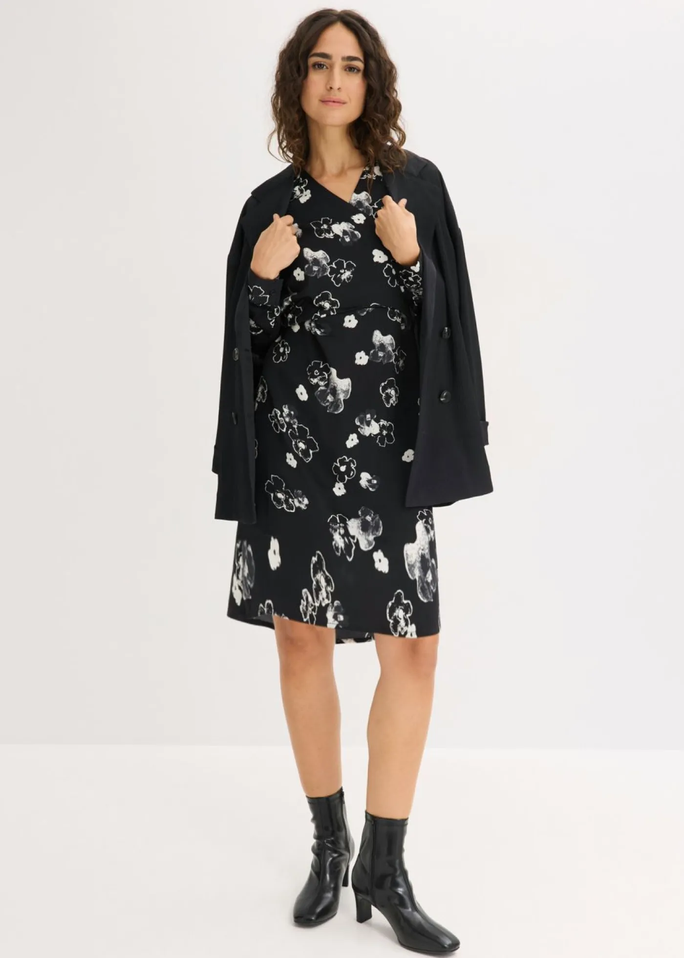 bonprix bonprix Vestido de satén fluido Negro-blanco Clearance