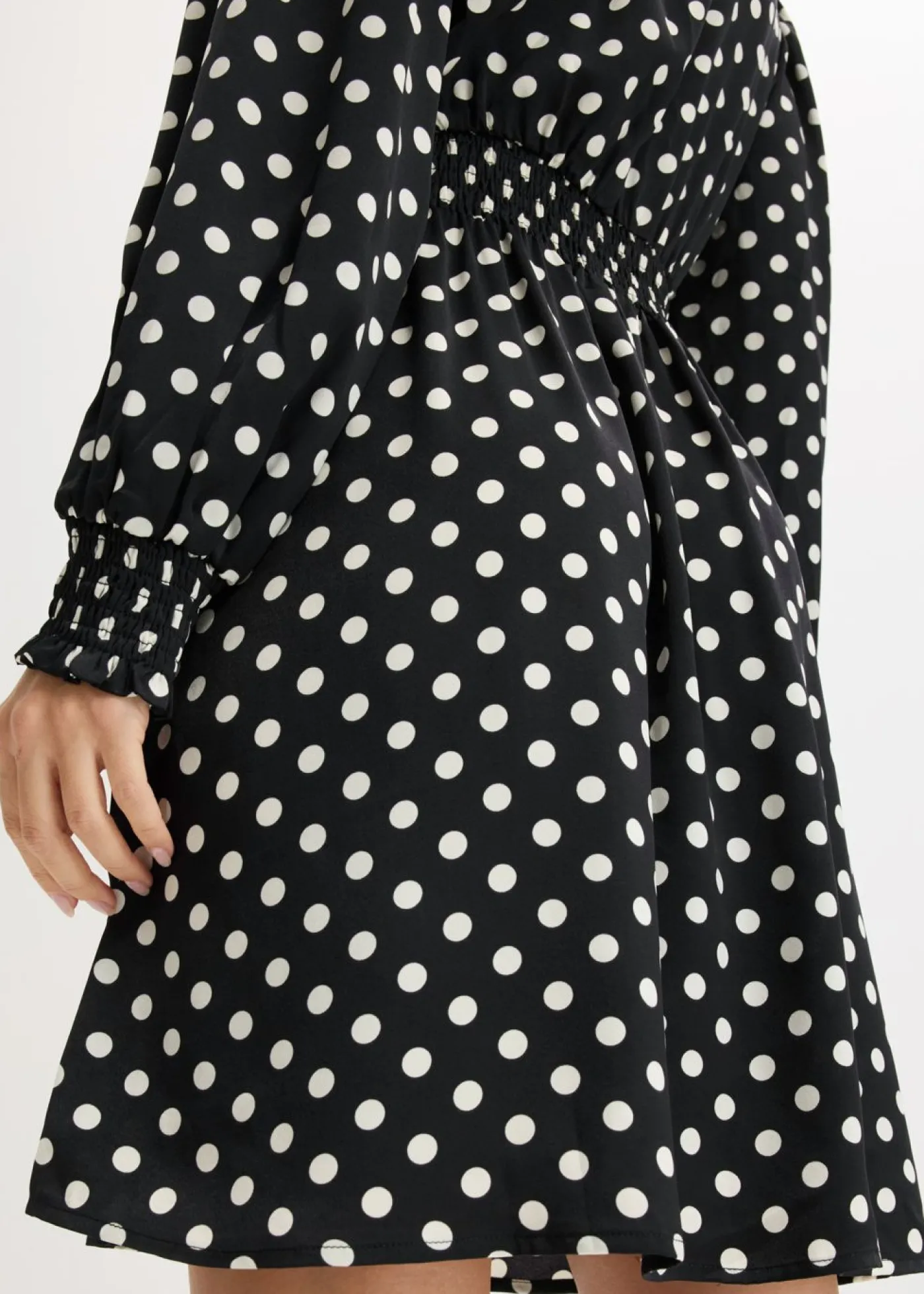 bonprix bonprix Vestido de satén fluido con lazo en el cuello negro-blanco lana topos Best