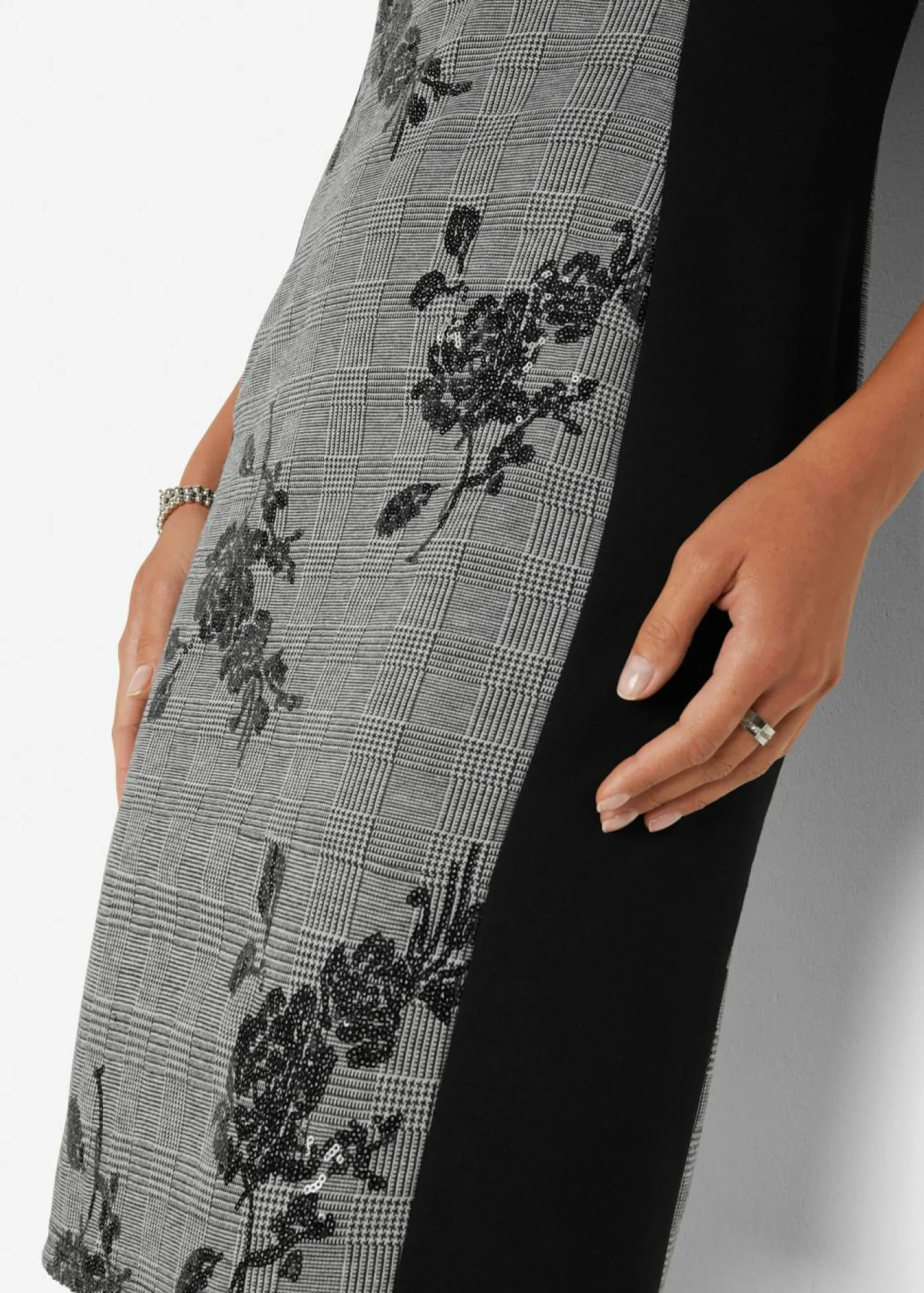 bonprix bpc selection premium Vestido de tubo con bordado de lentejuelas negro a cuadros New