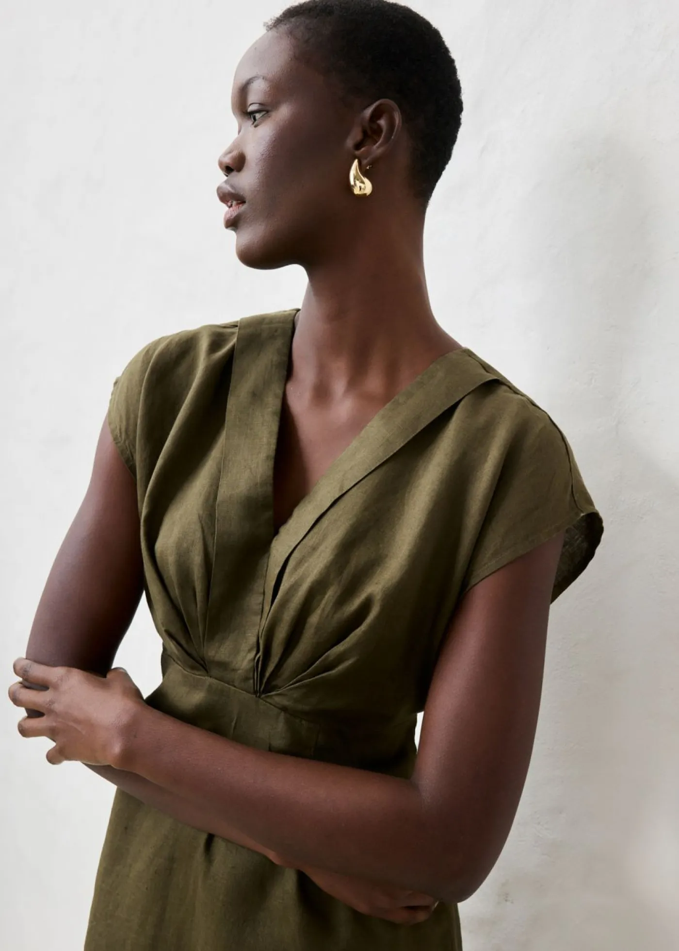 bonprix bonprix Vestido entallado de lino puro Verde oliva oscuro Sale