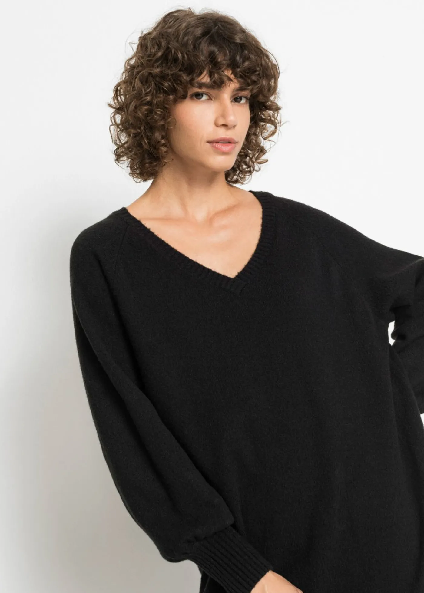 bonprix bonprix Vestido holgado de punto con largo midi Negro Online