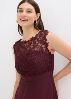 bonprix bonprix Vestido largo con encaje rojo burdeos Hot