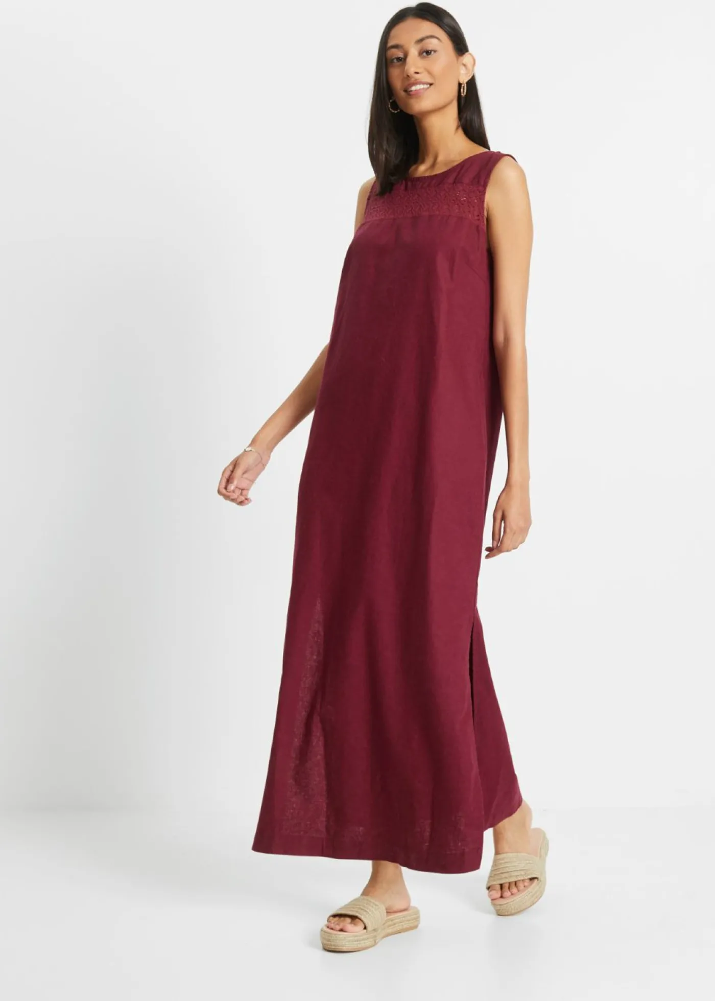 bonprix bonprix Vestido largo de lino con motivo perforado en el escote y abertura lateral mora oscuro Outlet