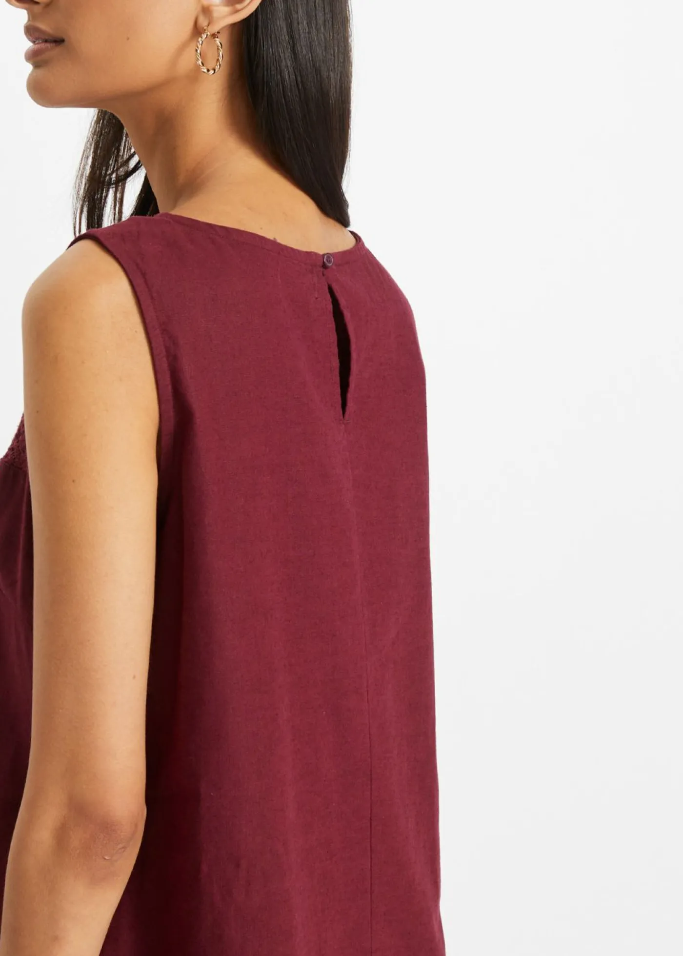 bonprix bonprix Vestido largo de lino con motivo perforado en el escote y abertura lateral mora oscuro Outlet