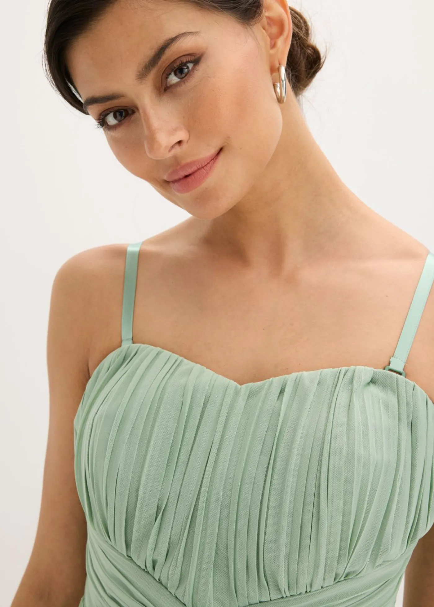 bonprix bonprix Vestido largo de malla con diferentes variantes de uso Verde pastel Outlet