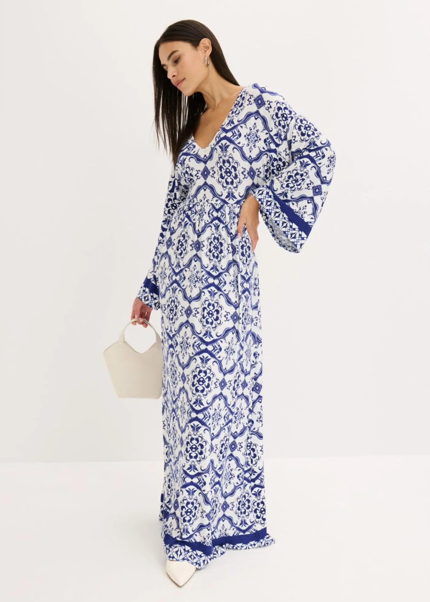 bonprix bonprix Vestido largo de mezcla de viscosa suave Blanco-azul New