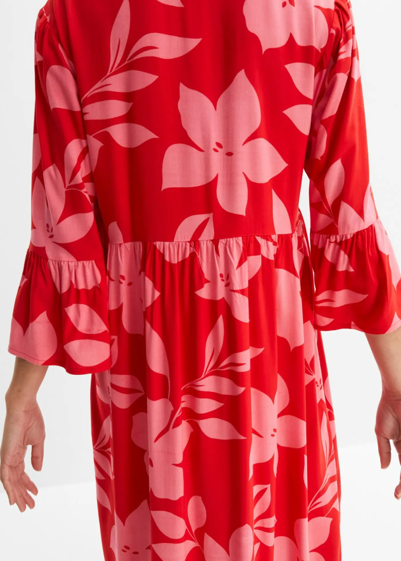 bonprix bonprix Vestido largo de viscosa fluida fresa/rosa loto con flores New