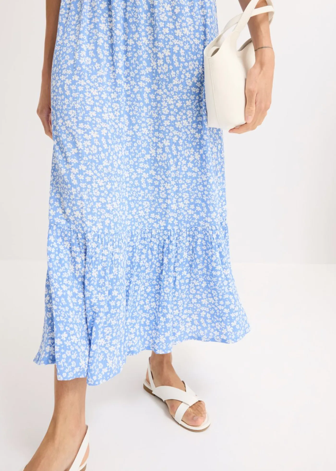 bonprix bonprix Vestido largo estampado azul-blanco con flores Hot