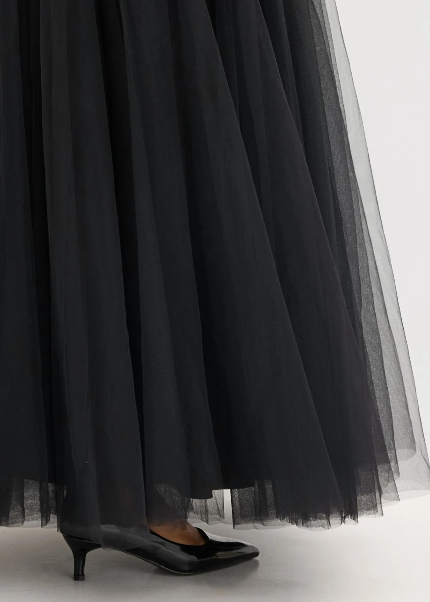 bonprix bonprix Vestido maxi de tul fino con bordado de lentejuelas Negro Hot