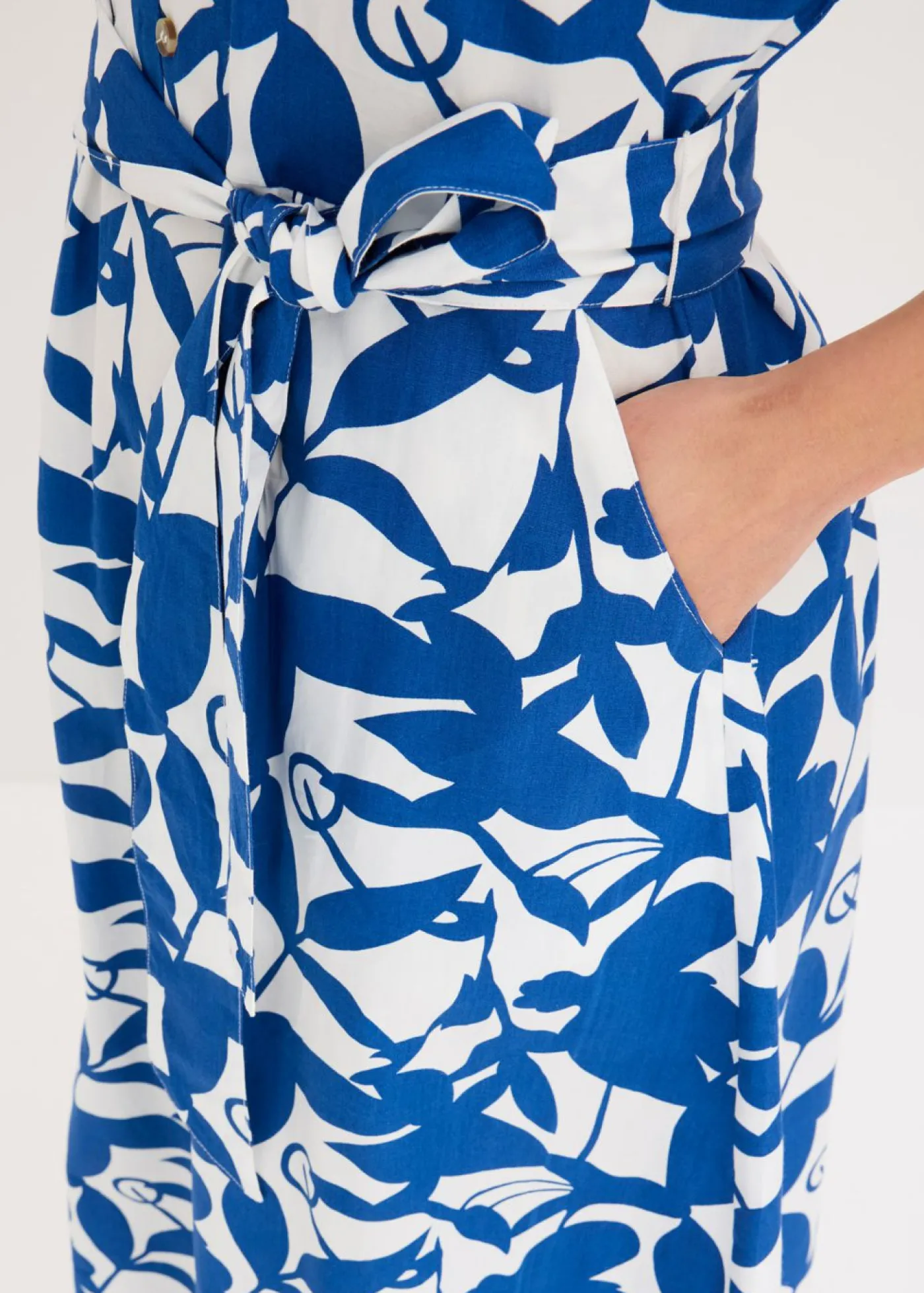 bonprix bonprix Vestido midi Azul ártico/blanco lana de flores New