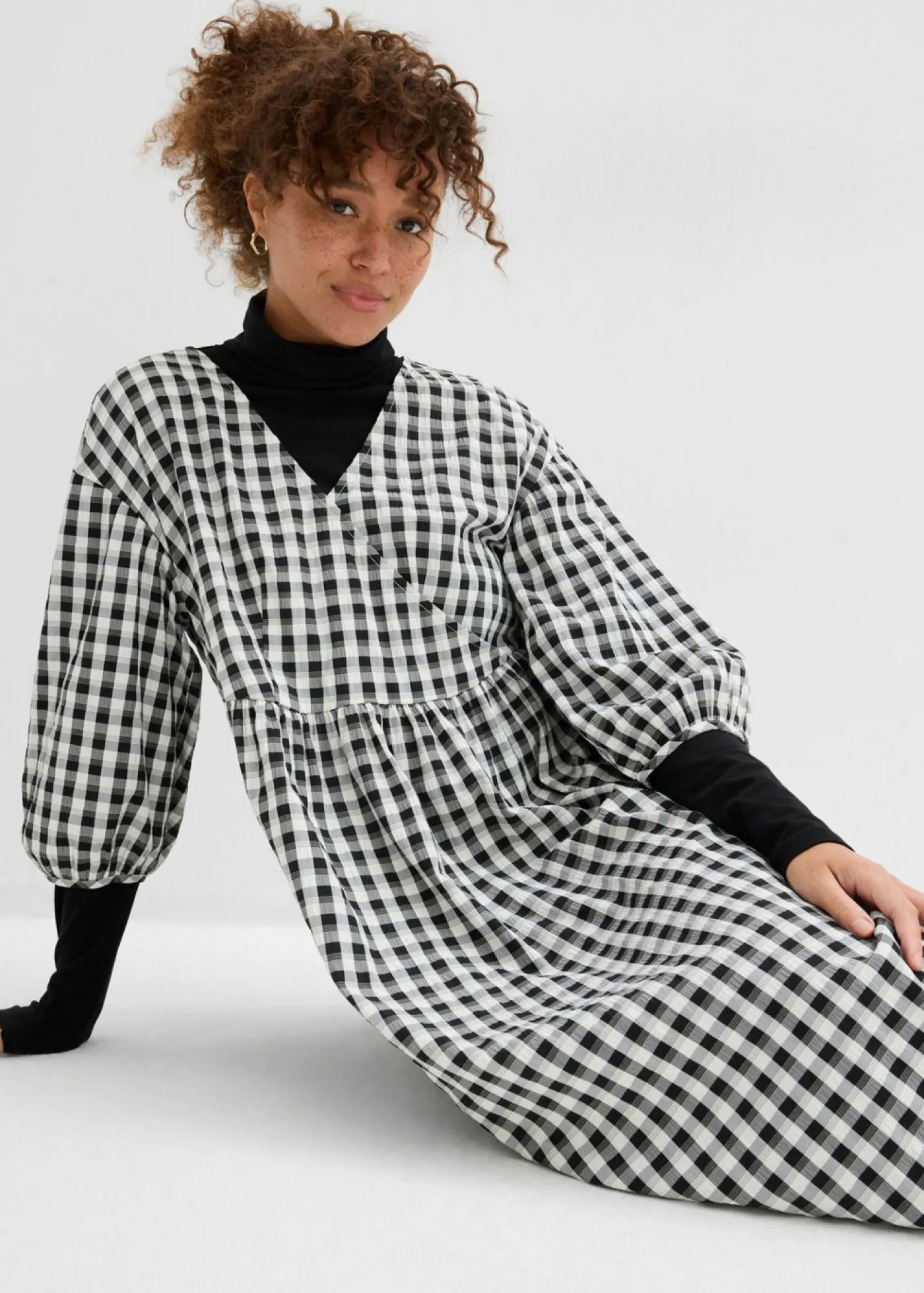 bonprix bonprix Vestido midi con corte holgado Negro-blanco a cuadros Sale
