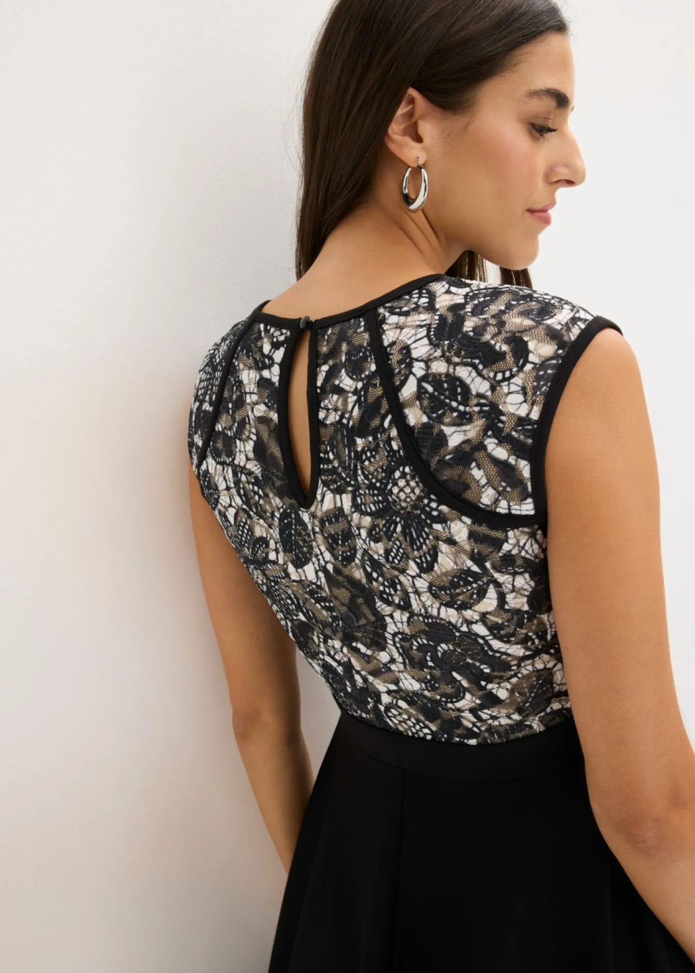 bonprix bonprix Vestido midi con encaje Negro Sale