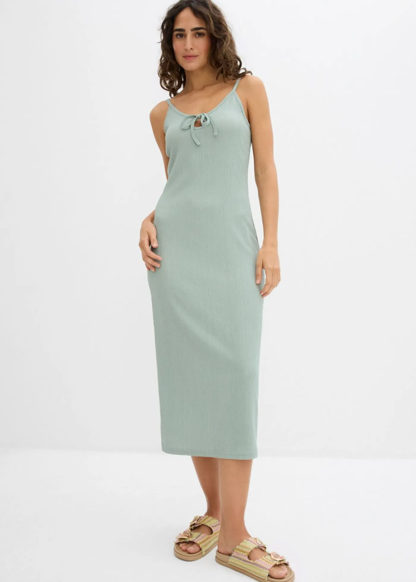 bonprix bonprix Vestido midi de crepé ligero verde ahumado Outlet