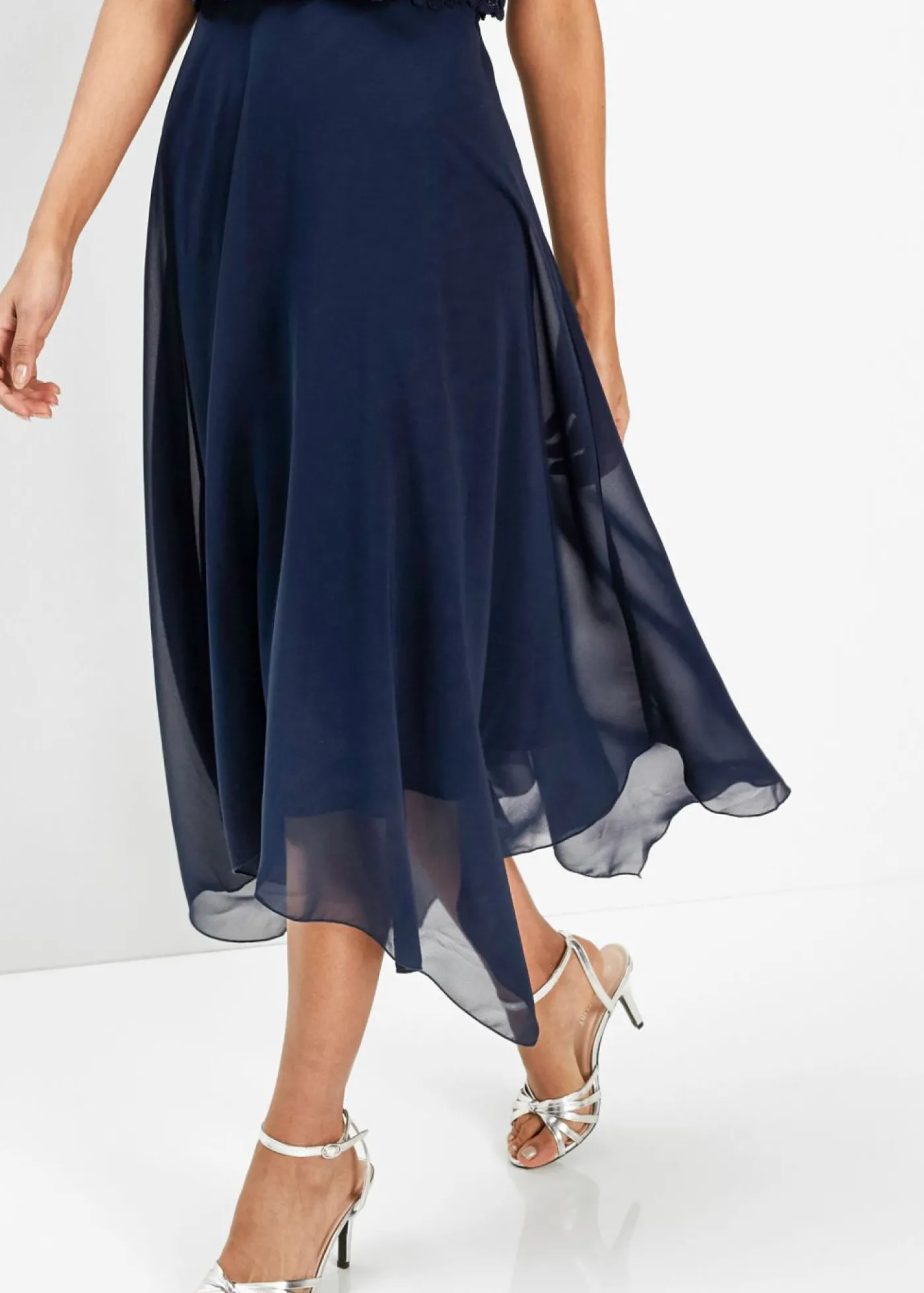 bonprix bonprix Vestido midi de gasa fina con encaje Azul marino Best