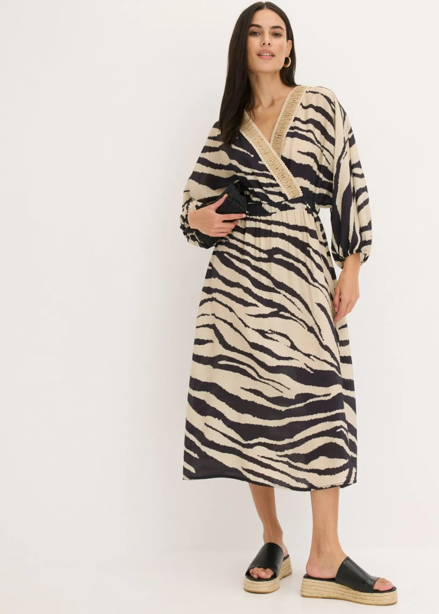 bonprix bonprix Vestido midi de mezcla de viscosa fluida estampado cebra negro-blanco lana